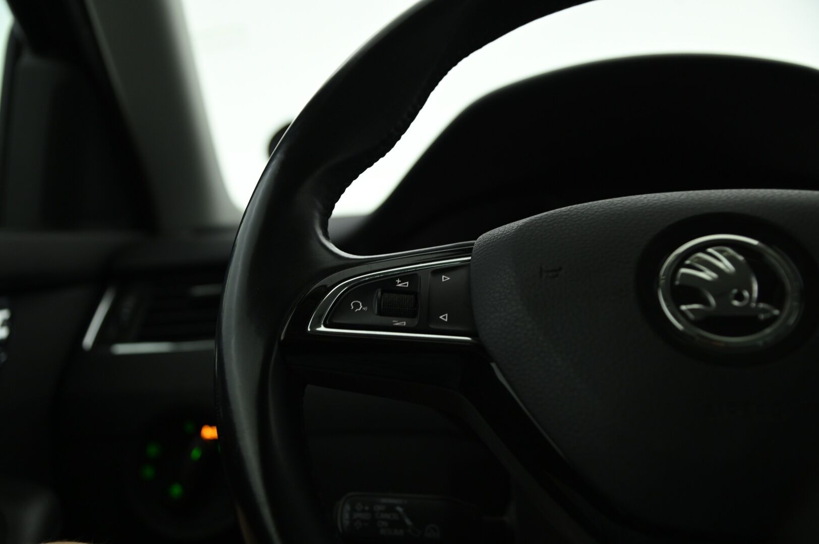 Skoda Octavia 2018 1,8 Combi TSI 4X4 Scout DSG Autom *Webasto / ACC / P. Kamera / Koukku / Nahka-alcantara / Smartlink* - Korkea maavara / Sopii kaikille teille!