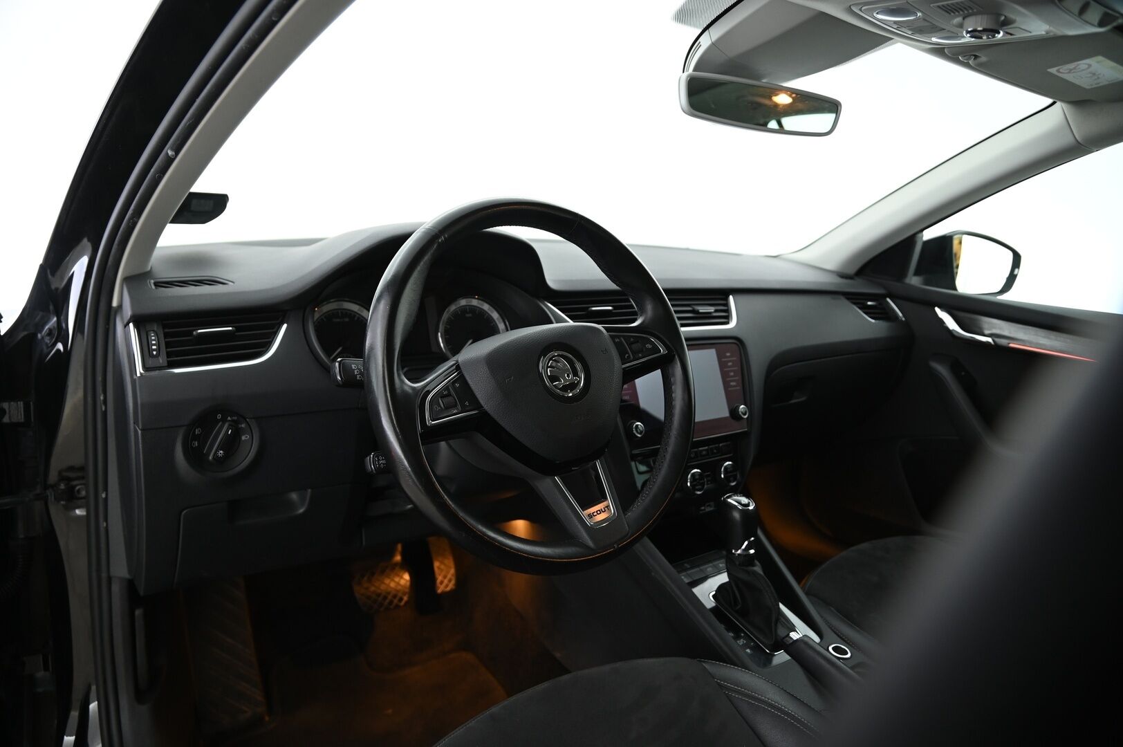Skoda Octavia 2018 1,8 Combi TSI 4X4 Scout DSG Autom *Webasto / ACC / P. Kamera / Koukku / Nahka-alcantara / Smartlink* - Korkea maavara / Sopii kaikille teille!