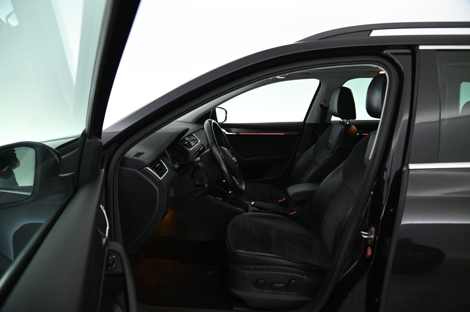 Skoda Octavia 2018 1,8 Combi TSI 4X4 Scout DSG Autom *Webasto / ACC / P. Kamera / Koukku / Nahka-alcantara / Smartlink* - Korkea maavara / Sopii kaikille teille!