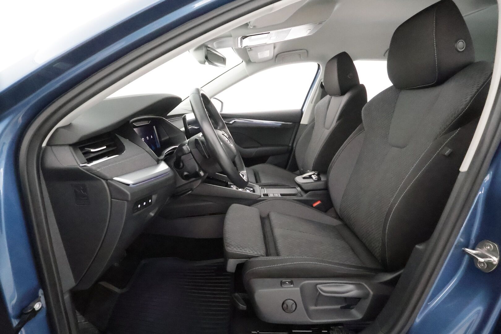 Skoda Octavia 2021 Combi 1,4 TSI PHEV Style iV DSG **Adapt. vakkari / Webasto / Hierovat penkit / Matrix LED / P.kamera / Koukku** - 1-om Suomi auto / Akku kuntotarkastettu
