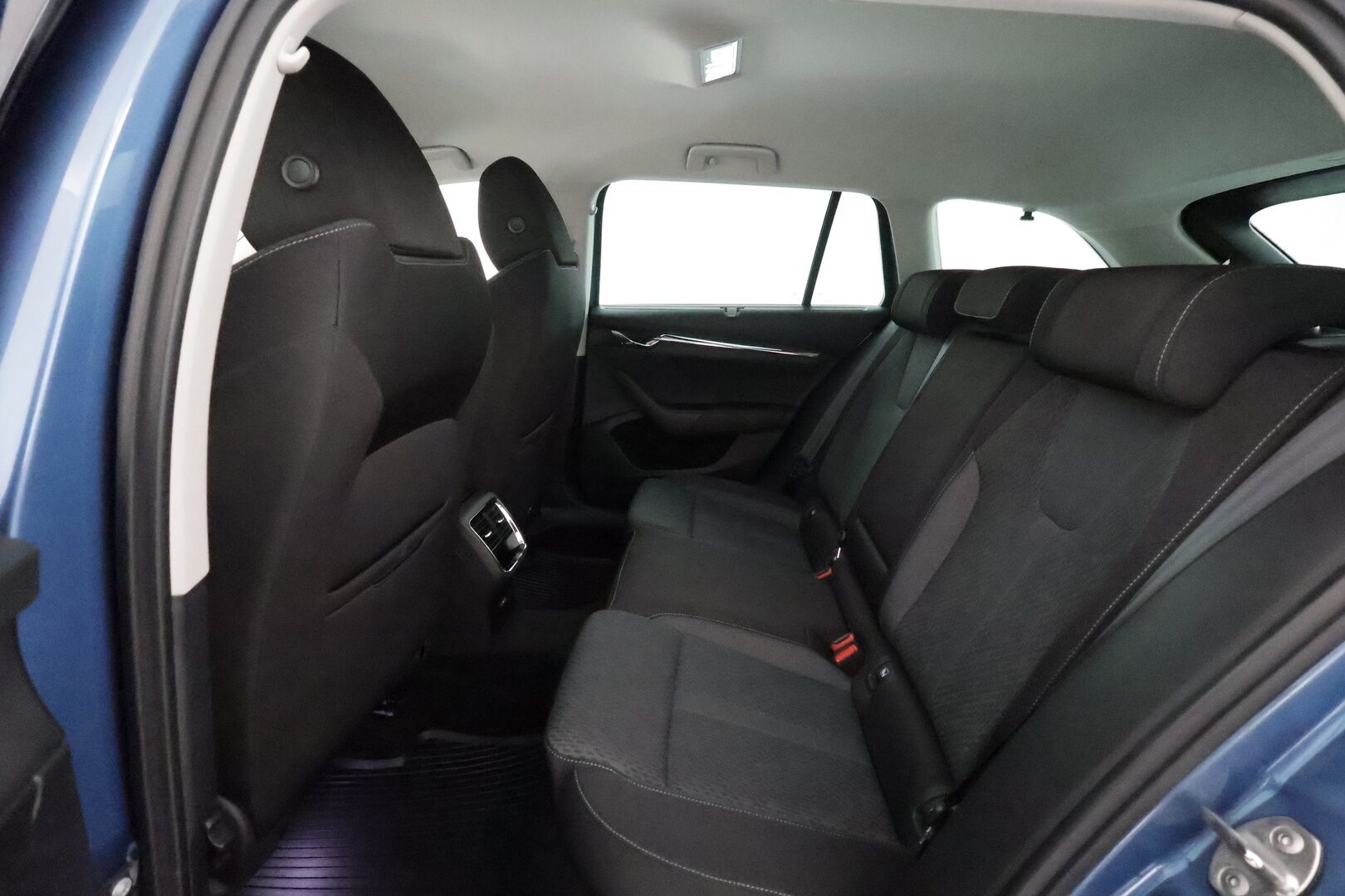 Skoda Octavia 2021 Combi 1,4 TSI PHEV Style iV DSG **Adapt. vakkari / Webasto / Hierovat penkit / Matrix LED / P.kamera / Koukku** - 1-om Suomi auto / Akku kuntotarkastettu
