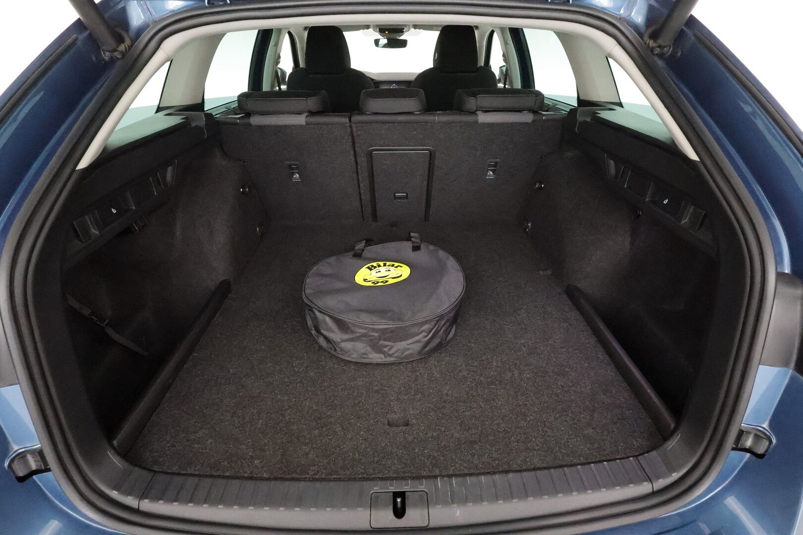 Skoda Octavia 2021 Combi 1,4 TSI PHEV Style iV DSG **Adapt. vakkari / Webasto / Hierovat penkit / Matrix LED / P.kamera / Koukku** - 1-om Suomi auto / Akku kuntotarkastettu