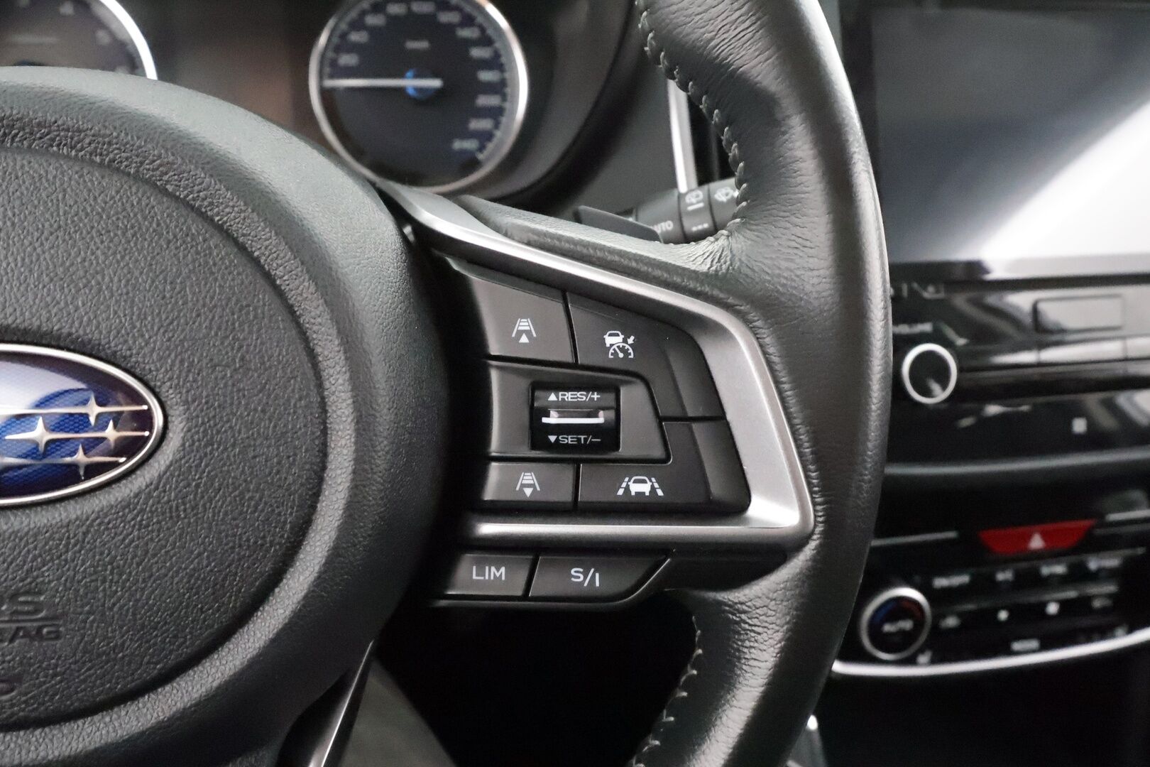 Subaru Forester 2021 2.0i e-Boxer Base CVT * ACC / LED / Koukku / P.Kamera / Sisätilanlämmitin / Kaistavahti * - 1-om Suomi-auto / Kahdet renkaat 