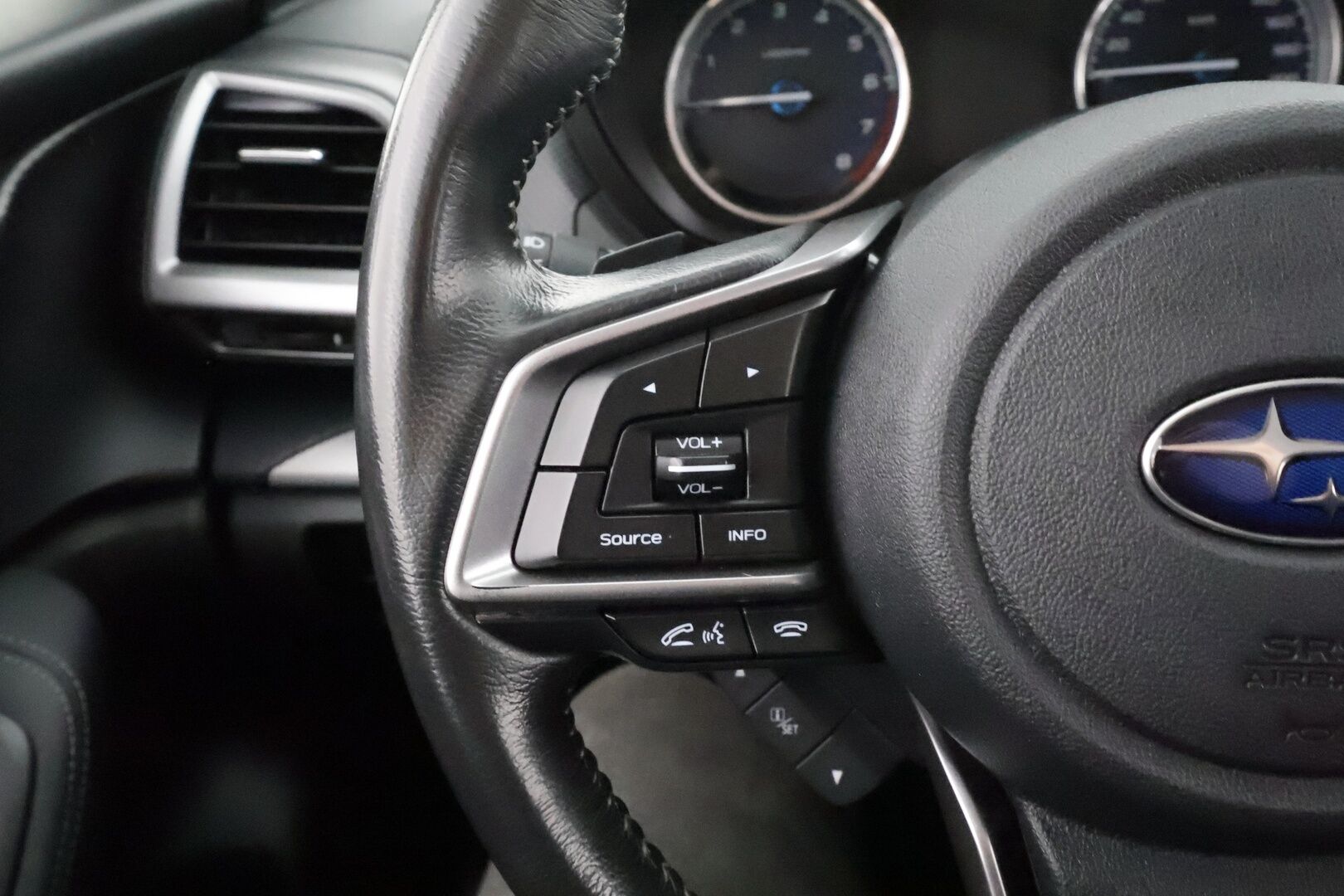 Subaru Forester 2021 2.0i e-Boxer Base CVT * ACC / LED / Koukku / P.Kamera / Sisätilanlämmitin / Kaistavahti * - 1-om Suomi-auto / Kahdet renkaat 