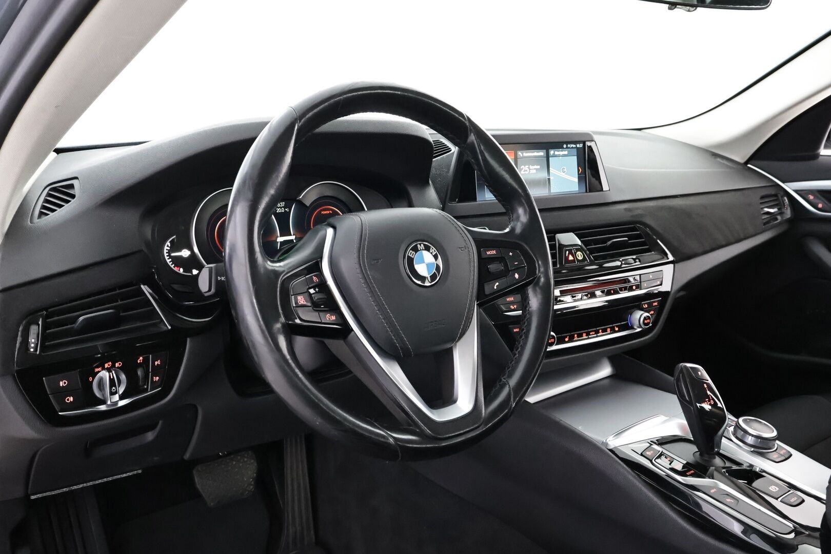 BMW 530 2018 G30 Sedan 530e A iPerformance Business Sport - Peruutuskamera | Vakkari | Professional Navi | LED | Peruutustutkat | Akku kuntotarkastettu | Juuri tullut Tampereelle!