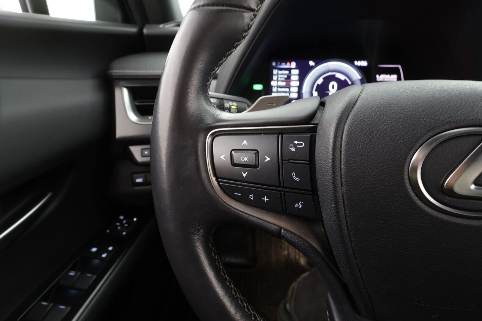 Lexus UX 2021 300e Comfort * ACC / LED / P.Kamera / Sähköpenkit / Kaistavahati / Digimittaristo * - 2x Latauskaapelit / Suomi-auto / Merkkihuollot - HULLUT AVAJAISHULINAT KORKOTARJOUS 3,29 %