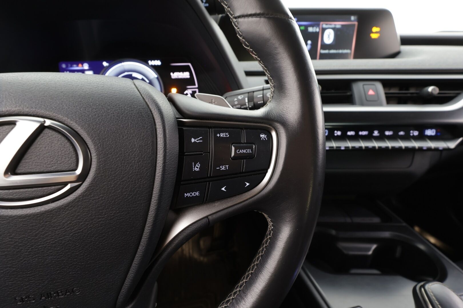 Lexus UX 2021 300e Comfort - * ACC | LED | P.Kamera / Sähköpenkit | Kaistavahati | Digimittaristo *