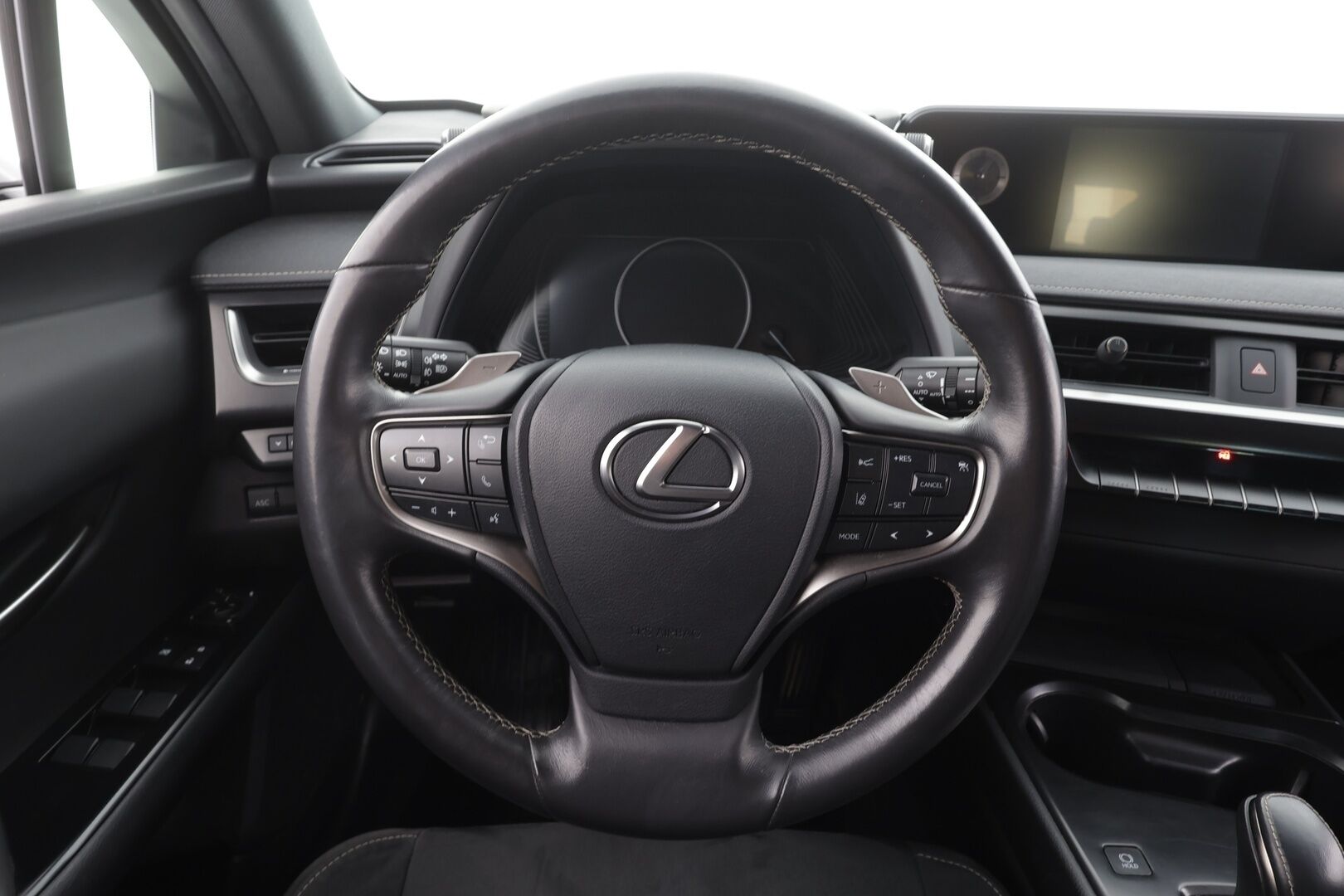 Lexus UX 2021 300e Comfort * ACC / LED / P.Kamera / Sähköpenkit / Kaistavahati / Digimittaristo * - 2x Latauskaapelit / Suomi-auto / Merkkihuollot - HULLUT AVAJAISHULINAT KORKOTARJOUS 3,29 %