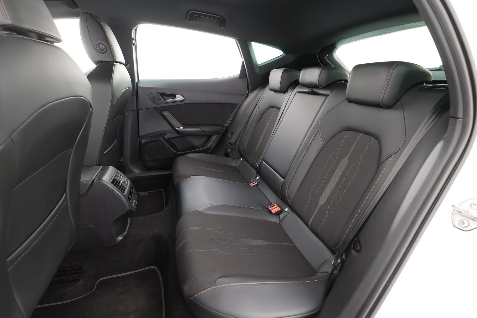 Cupra Formentor 2021 1.4 PHEV 150 kW e-HYBRID DSG * ACC / Koukku / P.Kamera / Keyless / Apple&Android * - Suomi-auto / Merkkihuollettu - HULLUT AVAJAISHULINAT KORKOTARJOUS 3,29 %