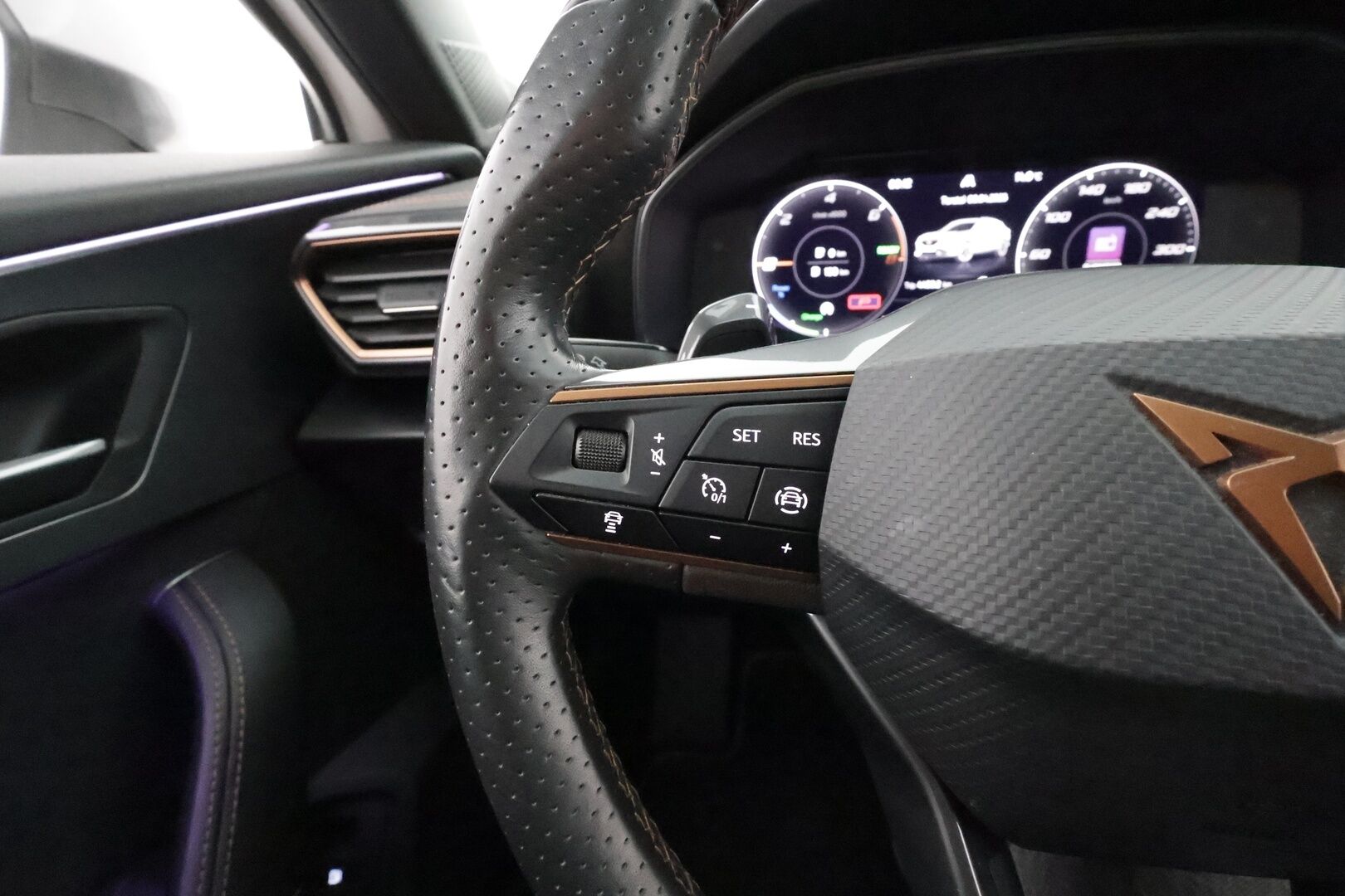 Cupra Formentor 2021 1.4 PHEV 150 kW e-HYBRID DSG * ACC / Koukku / P.Kamera / Keyless / Apple&Android * - Suomi-auto / Merkkihuollettu - HULLUT AVAJAISHULINAT KORKOTARJOUS 3,29 %