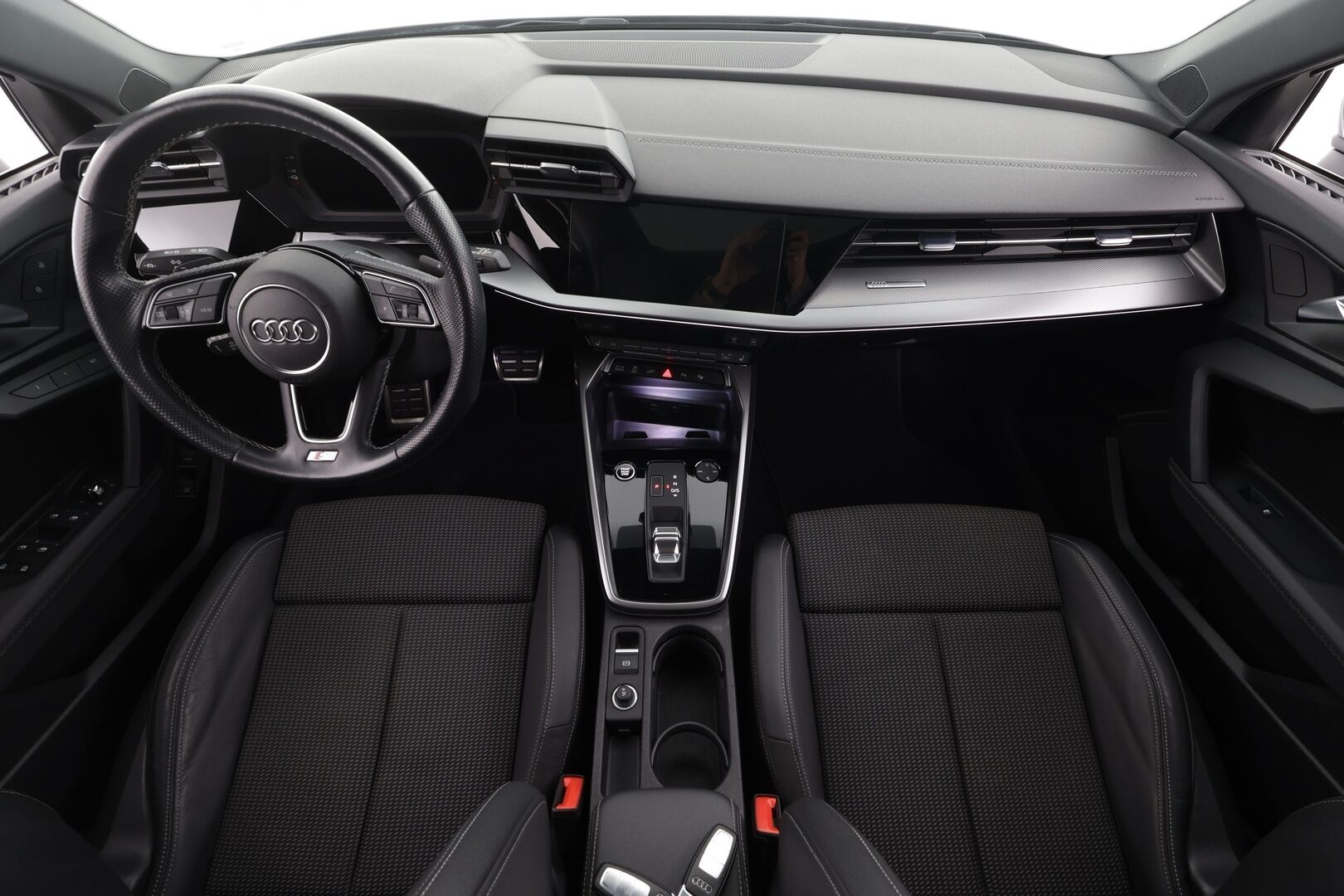 Audi A3 2021 Sportback Business S line 40 TFSI e 150kW S tronic * ACC / Muistipenkki / Panorama / P-Kamera / Nardo Grey / KeylessGo * - 1.Om Suomi-auto / Akku kuntotarkastettu / Kahdet renkaat aluvanteilla / Hyvät varusteet