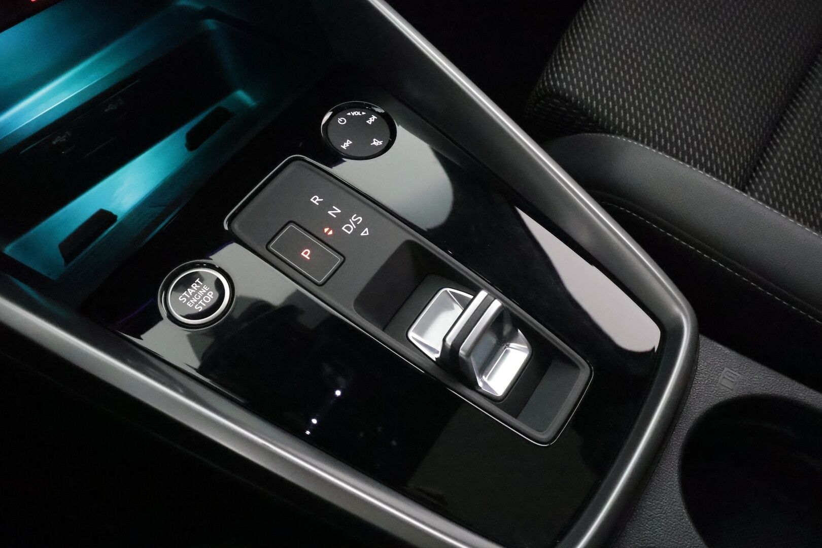 Audi A3 2021 Sportback Business S line 40 TFSI e 150kW S tronic * ACC / Muistipenkki / Panorama / P-Kamera / Nardo Grey / KeylessGo * - 1.Om Suomi-auto / Akku kuntotarkastettu / Kahdet renkaat aluvanteilla / Hyvät varusteet - HULLUT AVAJAISHULINAT KORKOTARJOUS 3,29 %