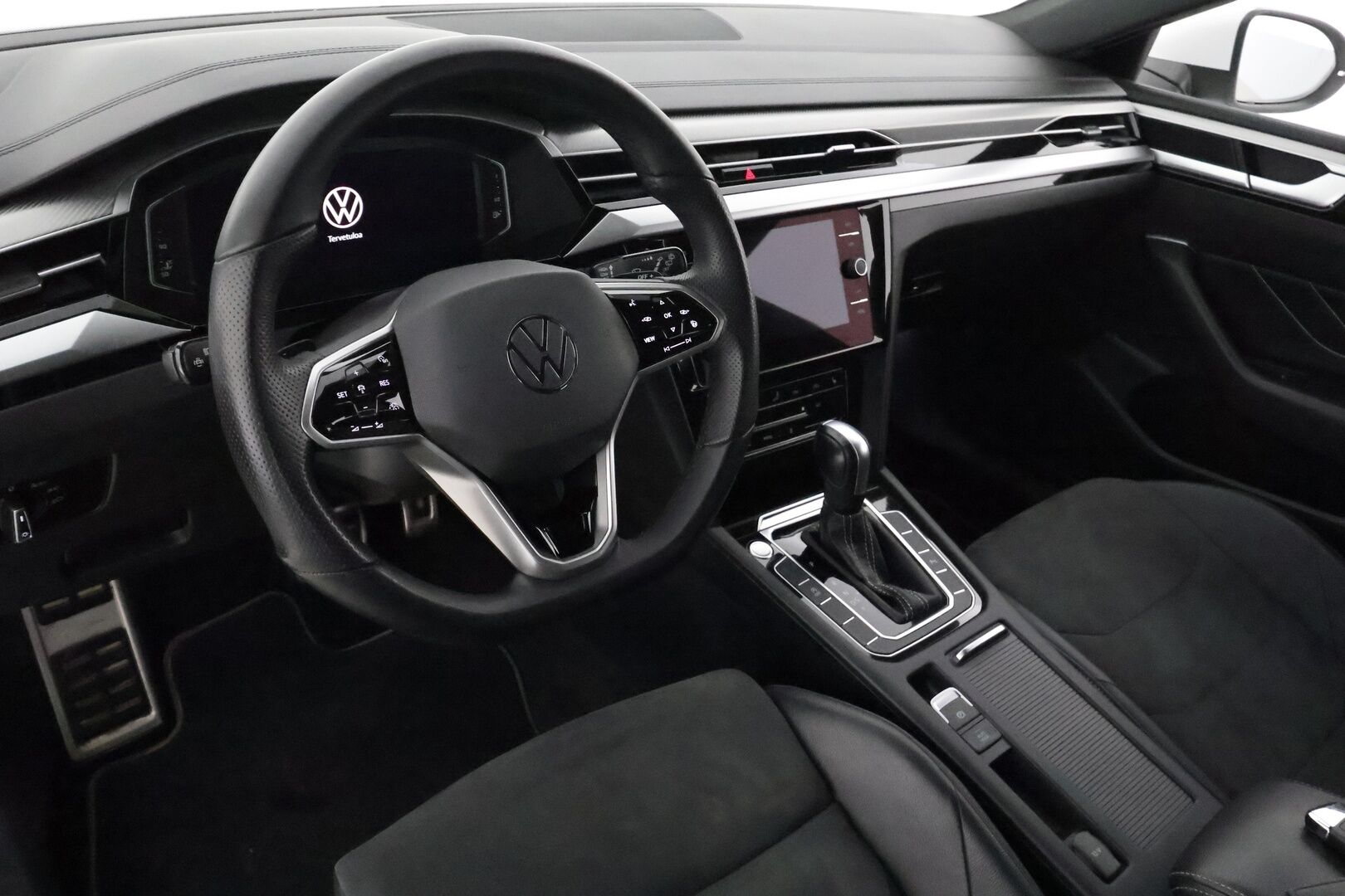 Volkswagen Arteon 2021 Shooting Brake R-Line 2,0 TDI 147 kW 4MOTION DSG-automaatti **Webasto / Koukku / Adapt.Vakkari / Adapt. LED / P.Kamera** - 1.Om Suomi-auto / Kaistavahti / 3-Alueinen AC / KeylessGO / 2x Renkaat 
