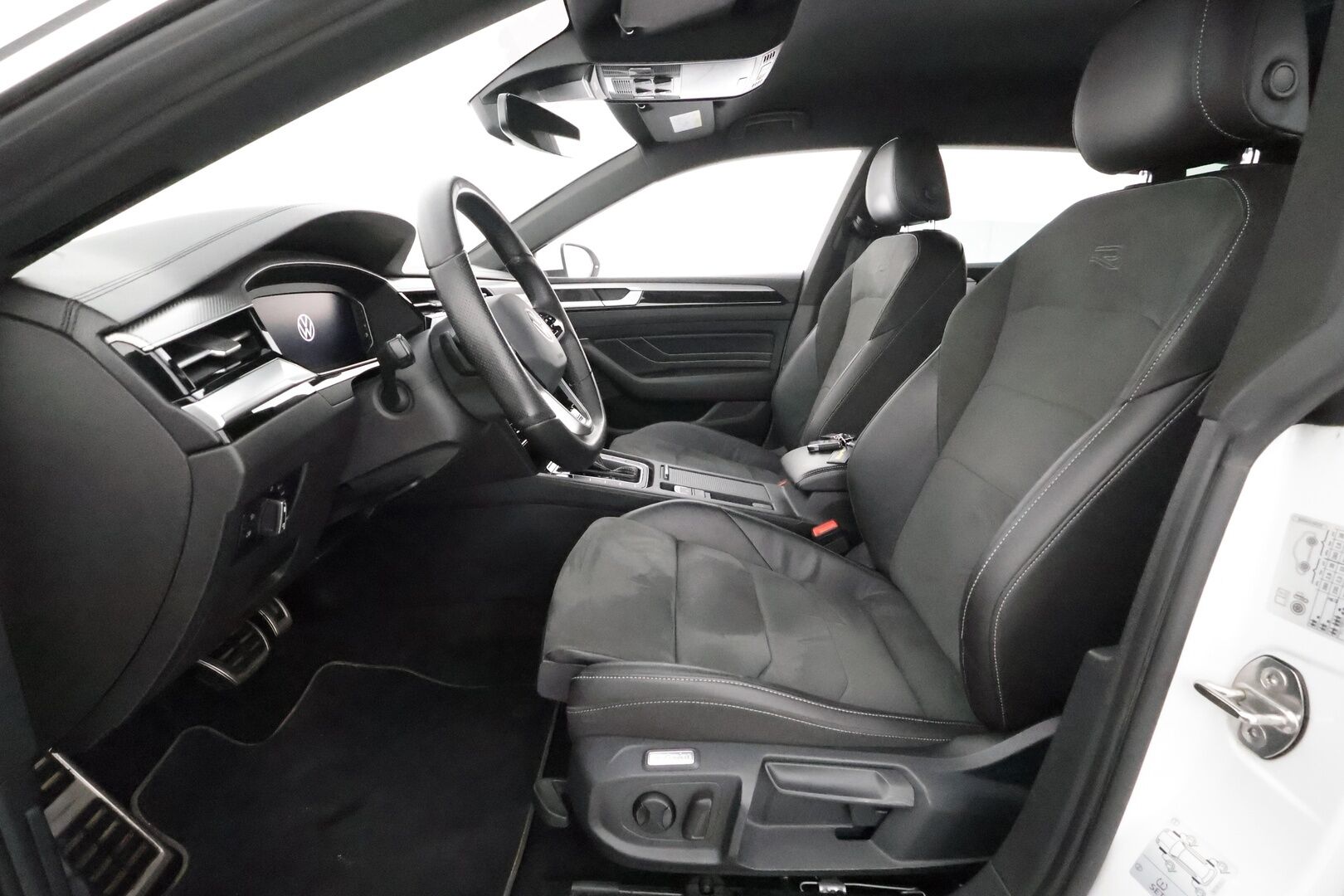 Volkswagen Arteon 2021 Shooting Brake R-Line 2,0 TDI 147 kW 4MOTION DSG-automaatti **Webasto / Koukku / Adapt.Vakkari / Adapt. LED / P.Kamera** - 1.Om Suomi-auto / Kaistavahti / 3-Alueinen AC / KeylessGO / 2x Renkaat 