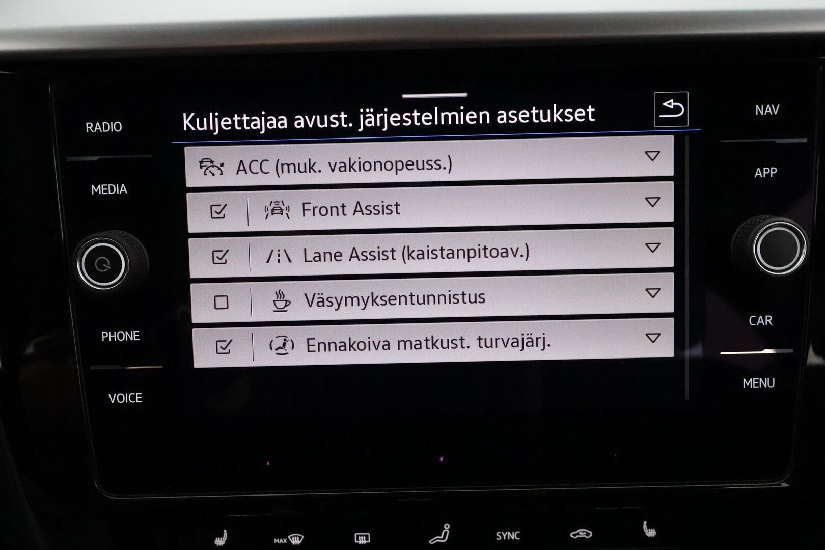 Volkswagen Arteon 2021 Shooting Brake R-Line 2,0 TDI 147 kW 4MOTION DSG-automaatti **Webasto / Koukku / Adapt.Vakkari / Adapt. LED / P.Kamera** - 1.Om Suomi-auto / Kaistavahti / 3-Alueinen AC / KeylessGO / 2x Renkaat 