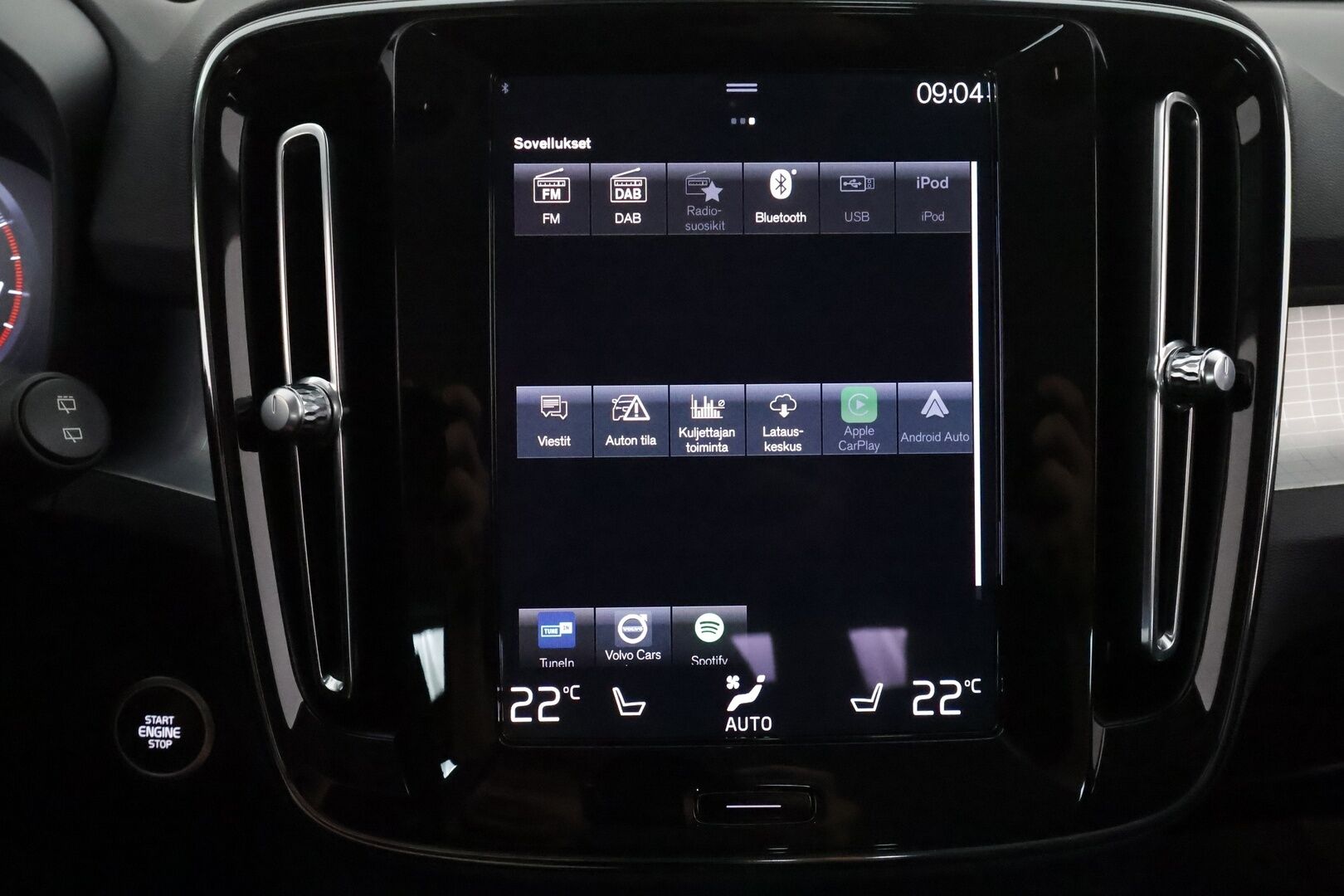Volvo XC40 2021 B4 AWD MHEV Business aut - 3,99 % KORKOTARJOUS TÄHÄN AUTOON - 1OM Suomiauto / Webasto / Adapt.Vakkari / Vetokoukku / Peruutuskamera / Ratinlämmitys / Apple&Android / Hyvät varusteet!