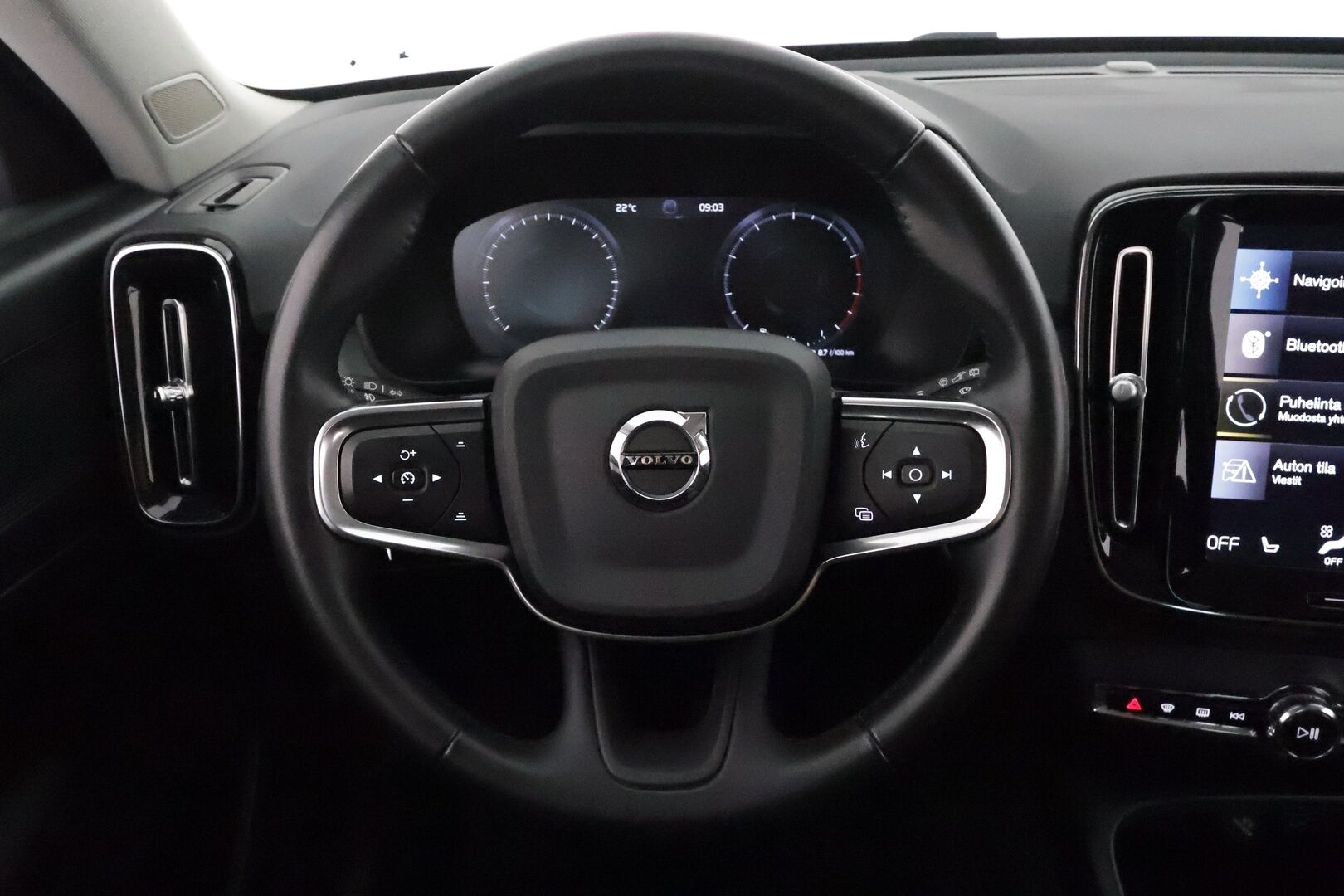 Volvo XC40 2021 B4 AWD MHEV Business aut - 3,99 % KORKOTARJOUS TÄHÄN AUTOON - 1OM Suomiauto / Webasto / Adapt.Vakkari / Vetokoukku / Peruutuskamera / Ratinlämmitys / Apple&Android / Hyvät varusteet!