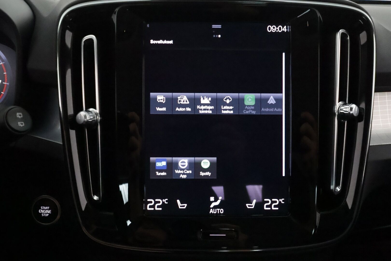 Volvo XC40 2021 B4 AWD MHEV Business aut - 3,99 % KORKOTARJOUS TÄHÄN AUTOON - 1OM Suomiauto / Webasto / Adapt.Vakkari / Vetokoukku / Peruutuskamera / Ratinlämmitys / Apple&Android / Hyvät varusteet!