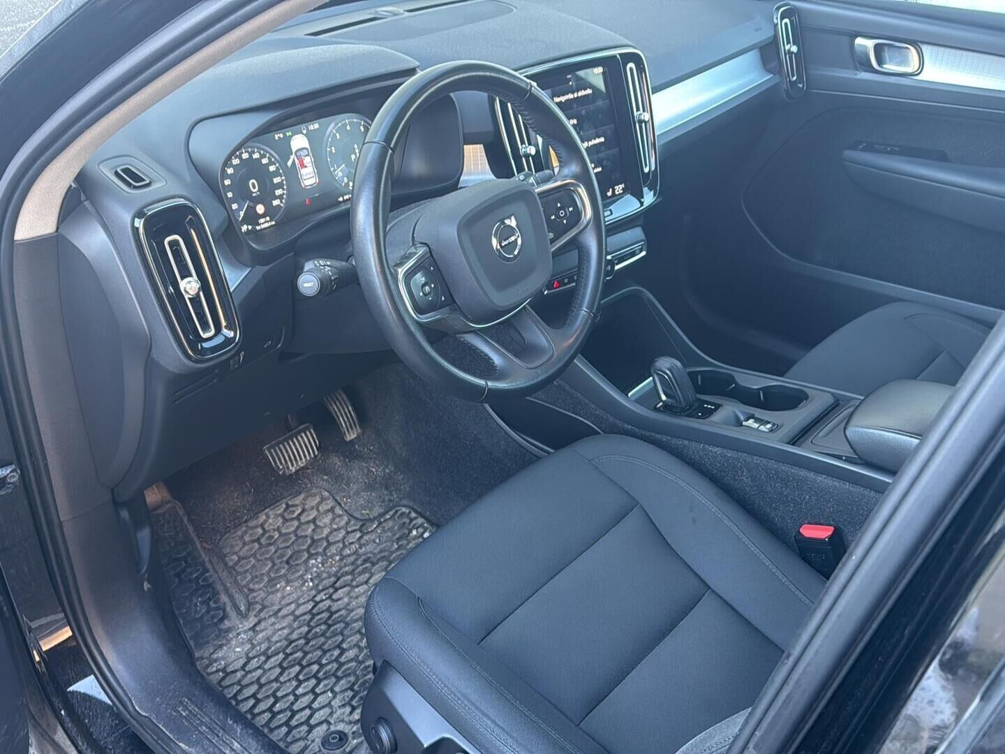 Volvo XC40 2021 B4 AWD MHEV Business aut - 2OM Suomiauto | Webasto | Vetokoukku | Adapt.Vakkari | Peruutuskamera | Ratinlämmitys | Jakopää juuri tehty | Huippuvarusteet!