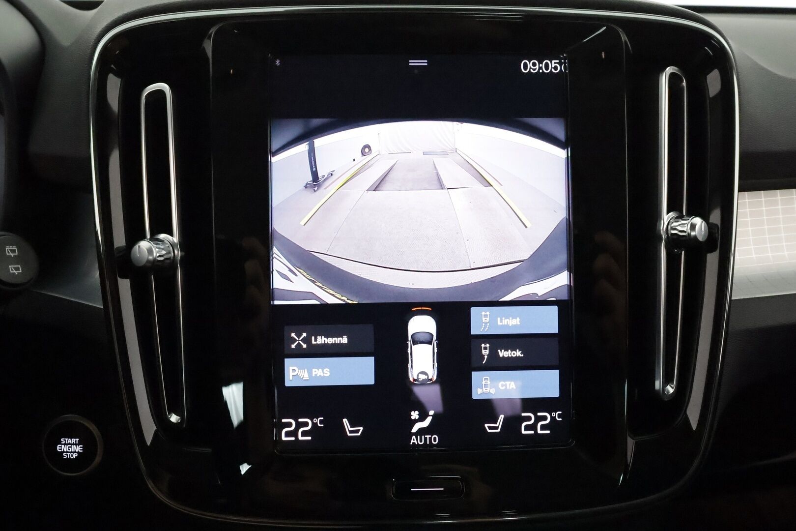 Volvo XC40 2021 B4 AWD MHEV Business aut - 3,99 % KORKOTARJOUS TÄHÄN AUTOON - 1OM Suomiauto / Webasto / Adapt.Vakkari / Vetokoukku / Peruutuskamera / Ratinlämmitys / Apple&Android / Hyvät varusteet!