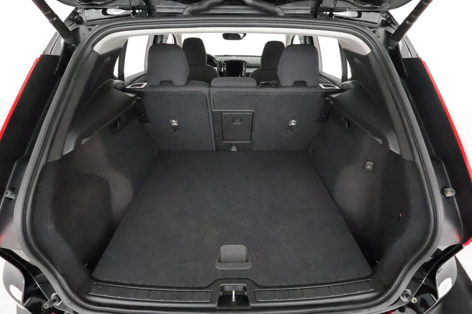 Volvo XC40 2021 B4 AWD MHEV Business aut - 3,99 % KORKOTARJOUS TÄHÄN AUTOON - 1OM Suomiauto / Webasto / Adapt.Vakkari / Vetokoukku / Peruutuskamera / Ratinlämmitys / Apple&Android / Hyvät varusteet!