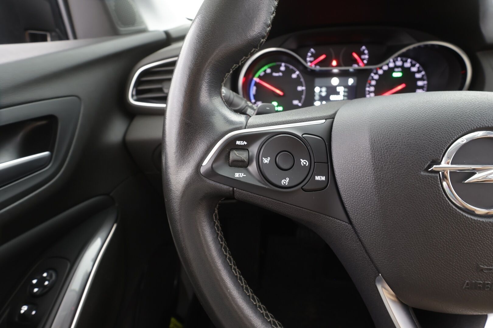 Opel Grandland X 2021 Innovation Plus 225 PHEV FWD A8 - | LED | Puolinahat | BSM | P.kamera | Navi | Apple & Android | Kaistavahti | Vakkari | Keyless | 2x renkaat aluin | Merkkihuollot | 