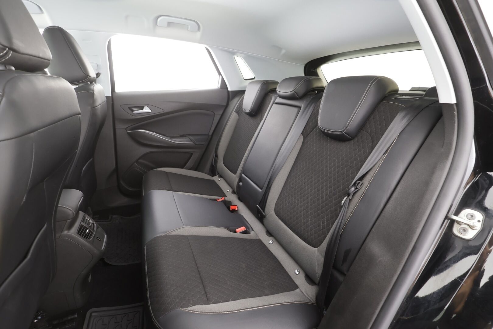 Opel Grandland X 2021 Innovation Plus 225 PHEV FWD A8 - | LED | Puolinahat | BSM | P.kamera | Navi | Apple & Android | Kaistavahti | Vakkari | Keyless | 2x renkaat aluin | Merkkihuollot | 