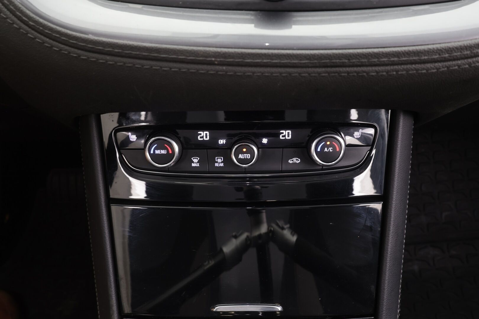 Opel Grandland X 2021 Innovation Plus 225 PHEV FWD A8 - | LED | Puolinahat | BSM | P.kamera | Navi | Apple & Android | Kaistavahti | Vakkari | Keyless | 2x renkaat aluin | Merkkihuollot | 