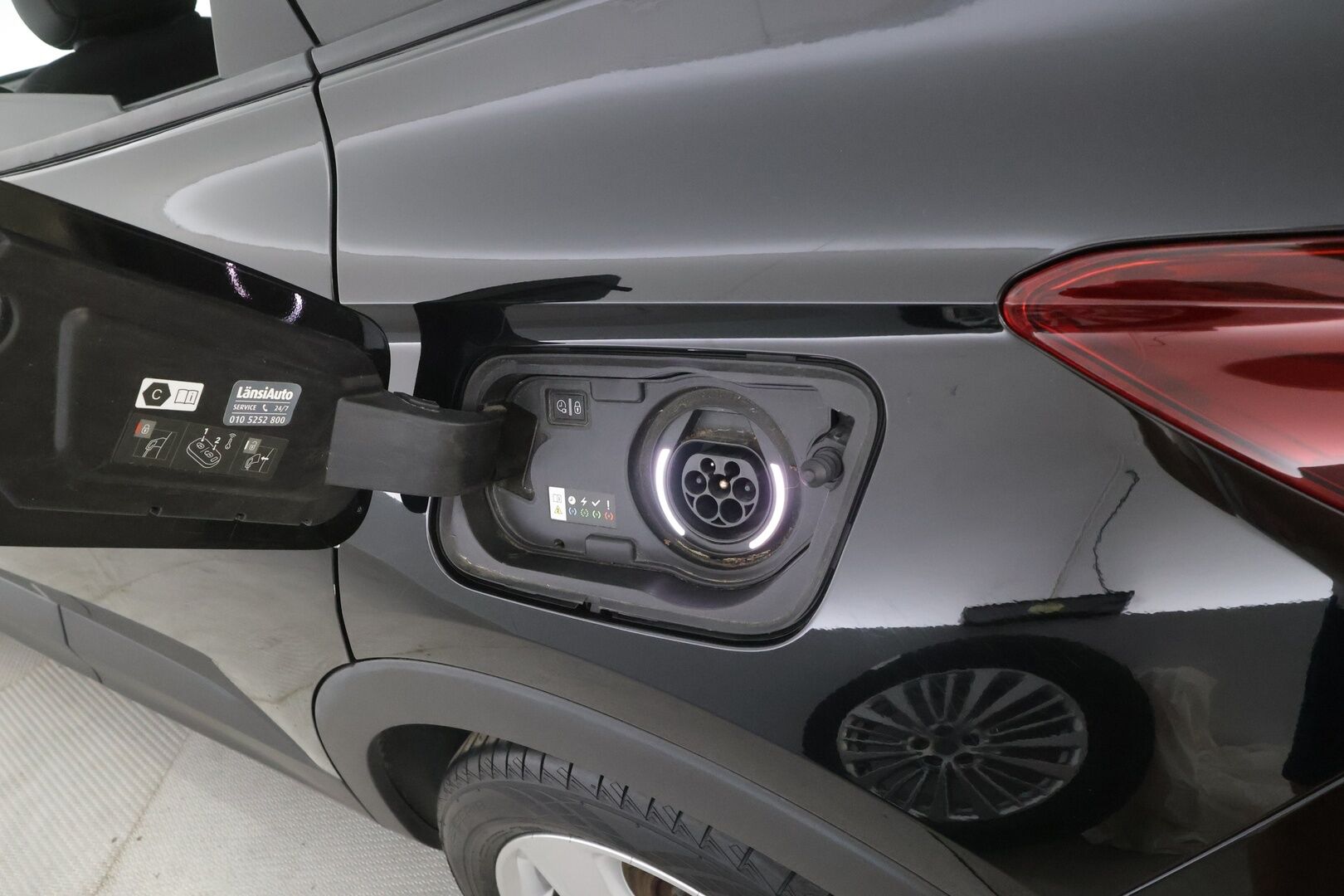 Opel Grandland X 2021 Innovation Plus 225 PHEV FWD A8 - | LED | Puolinahat | BSM | P.kamera | Navi | Apple & Android | Kaistavahti | Vakkari | Keyless | 2x renkaat aluin | Merkkihuollot | 