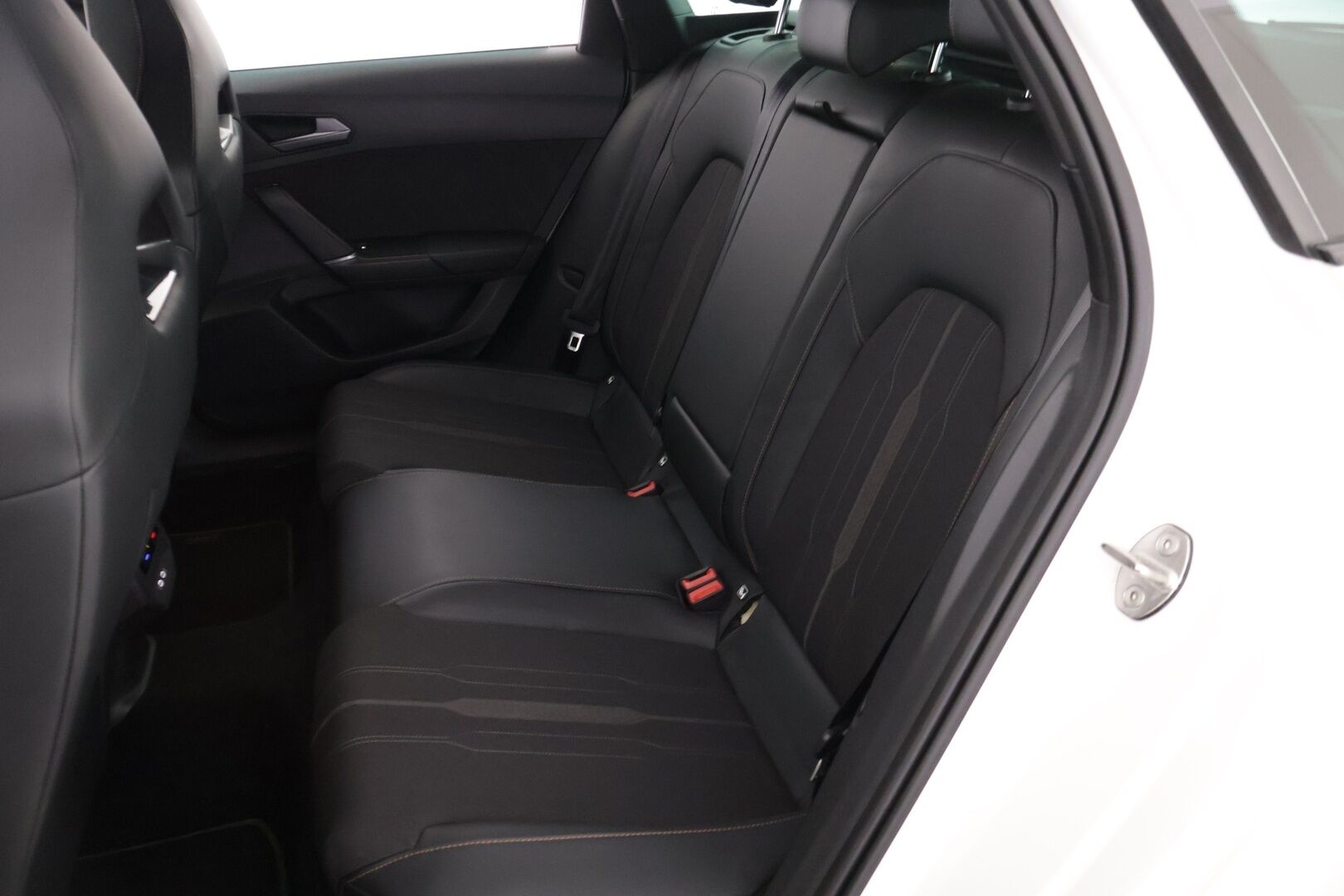 Cupra Leon 2021 2,0 TSI 228 kW 4Drive** DSG / Beats / Acc/ Digimittari / Kamera / Sporttipenkit/  DCC alusta / Ledit - Kahdet renkaat / Merkki huollettu / Nelikko - HULLUT BLACKWEEK JATKOT - KORKOTARJOUS 2,49%