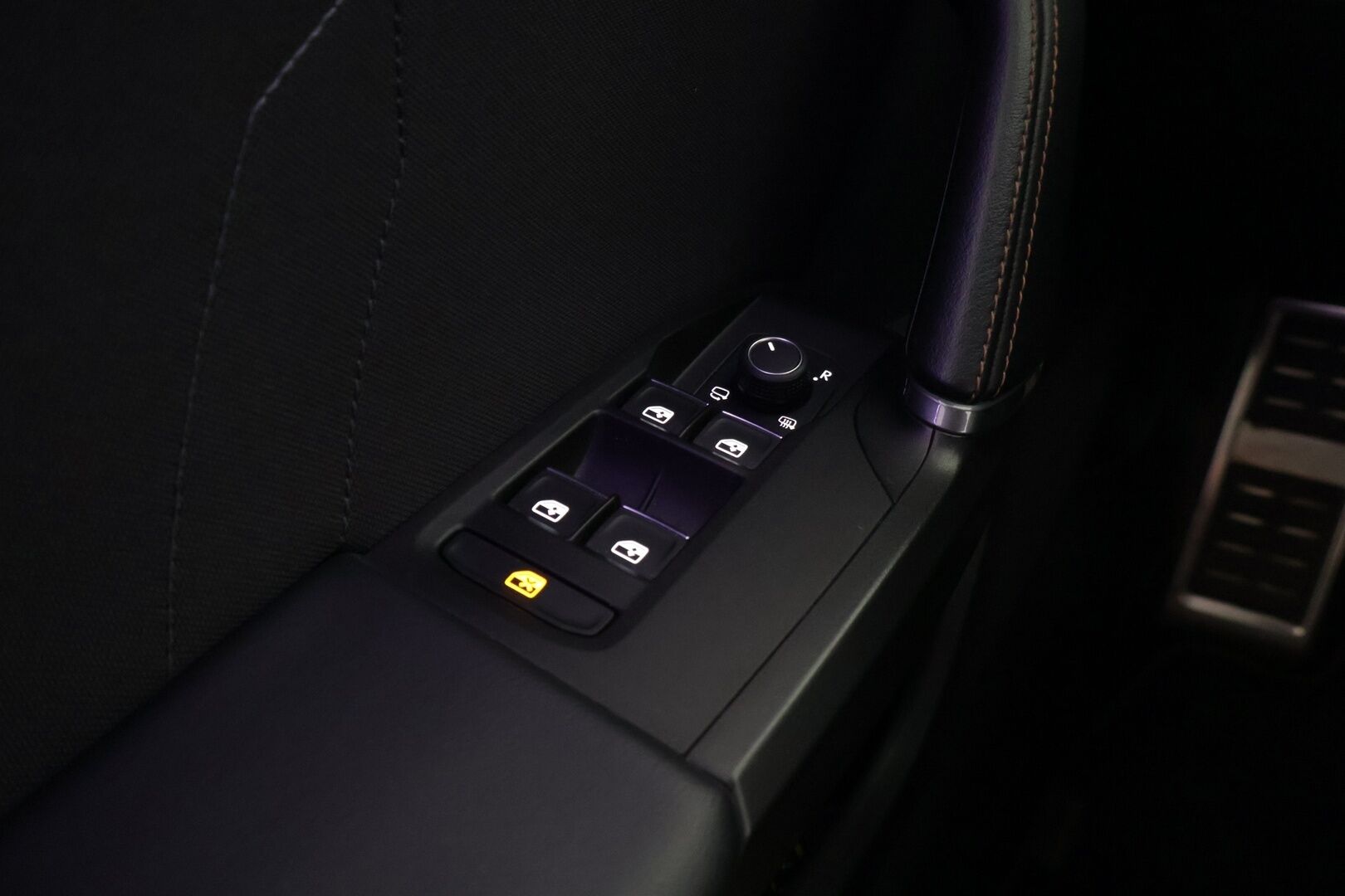 Cupra Leon 2021 2,0 TSI 228 kW 4Drive** DSG / Beats / Acc/ Digimittari / Kamera / Sporttipenkit/  DCC alusta / Ledit - Kahdet renkaat / Merkki huollettu / Nelikko - HULLUT BLACKWEEK JATKOT - KORKOTARJOUS 2,49%