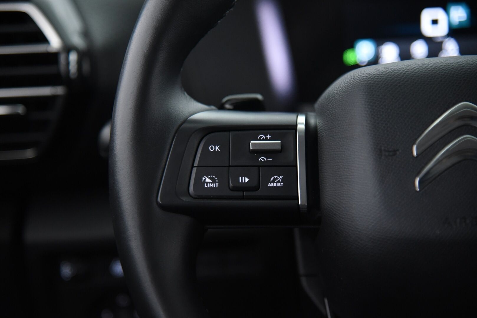 Citroen C4 2021 PureTech 130 Feel Pack / LED / Vakkari / HUD / P.kamera /  Apple & Android - Siisti Suomi-auto merkkiliikkeen huoltohistorialla! 