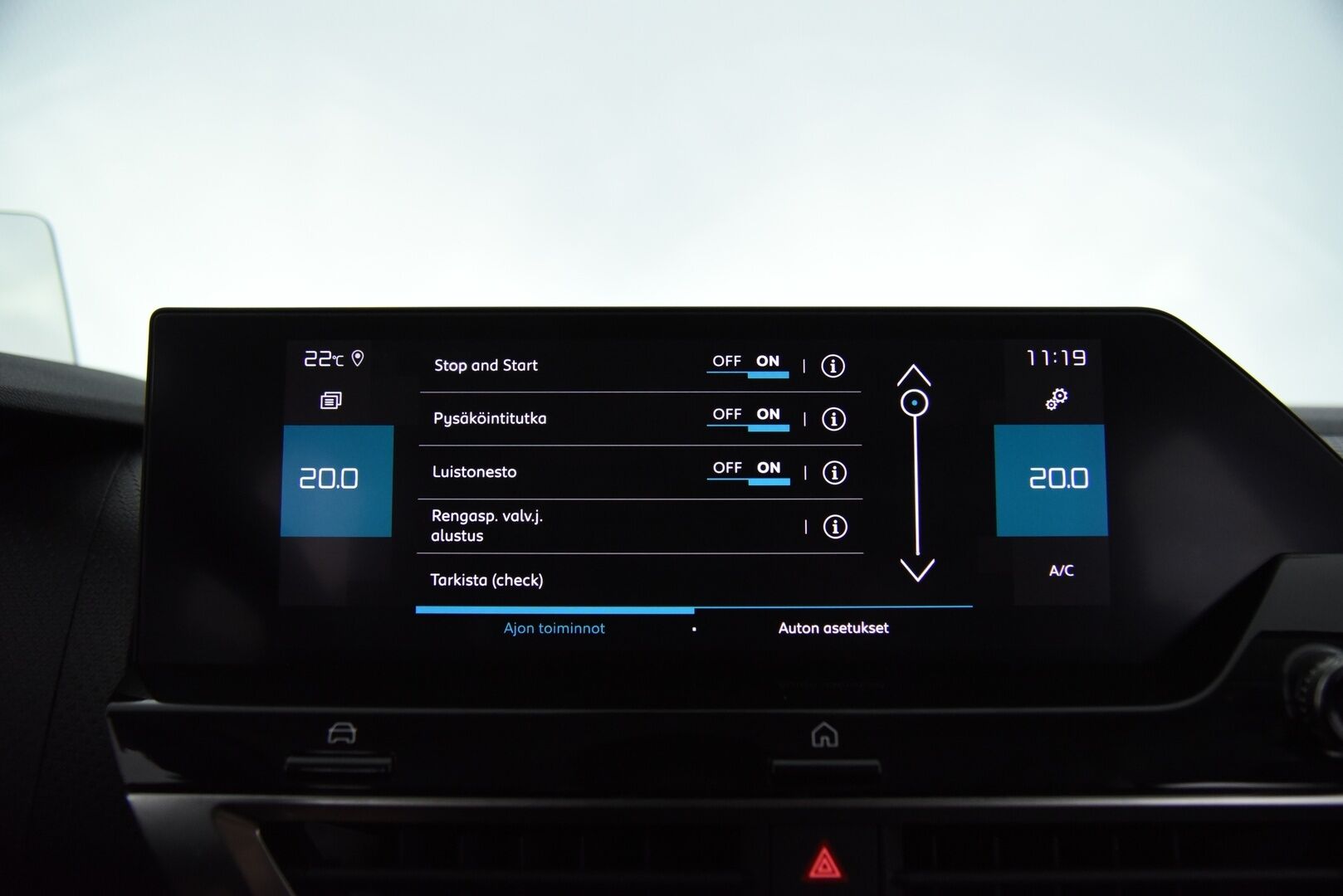 Citroen C4 2021 PureTech 130 Feel Pack / LED / Vakkari / HUD / P.kamera /  Apple & Android - Siisti Suomi-auto merkkiliikkeen huoltohistorialla! 