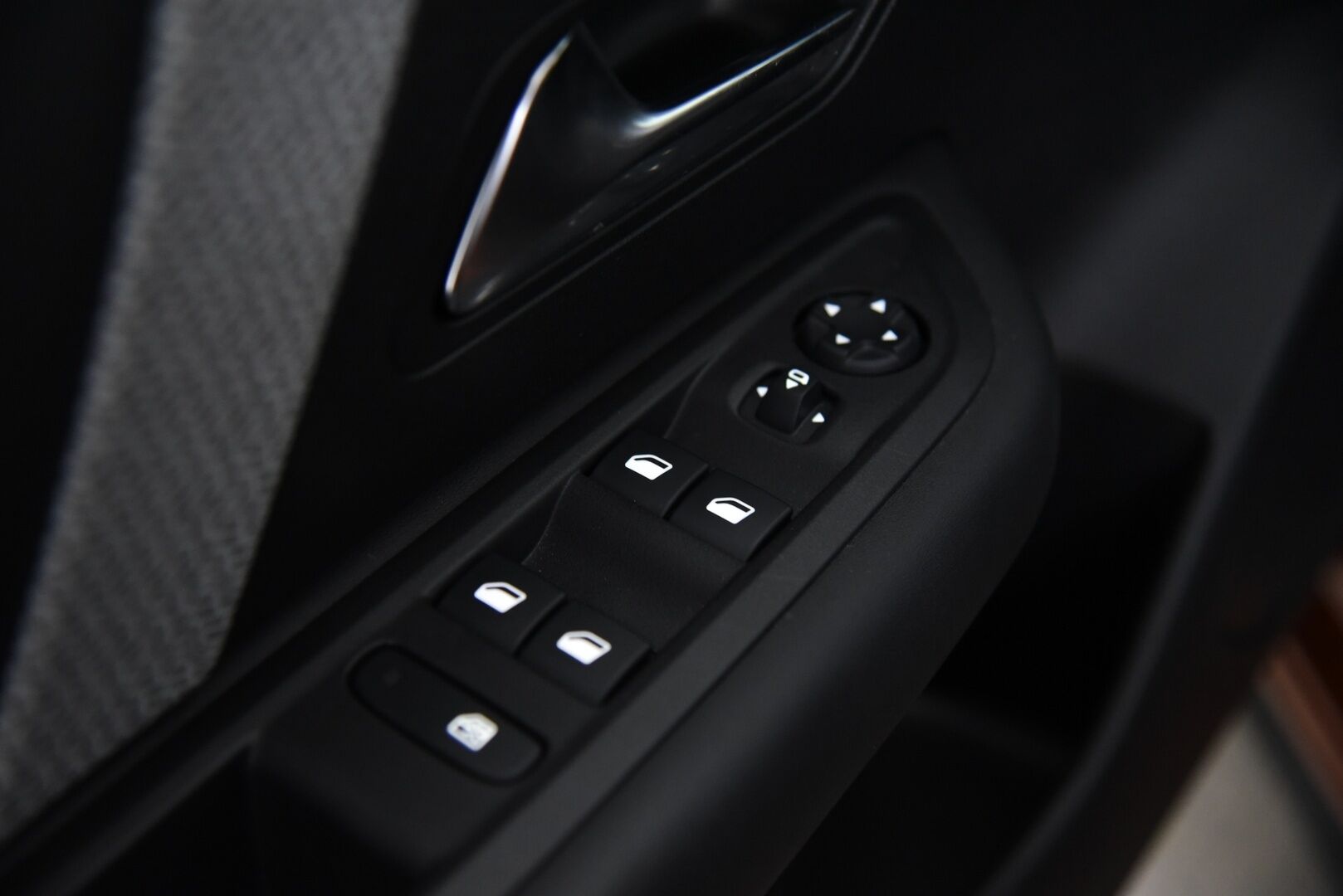 Citroen C4 2021 PureTech 130 Feel Pack / LED / Vakkari / HUD / P.kamera /  Apple & Android - Siisti Suomi-auto merkkiliikkeen huoltohistorialla! 