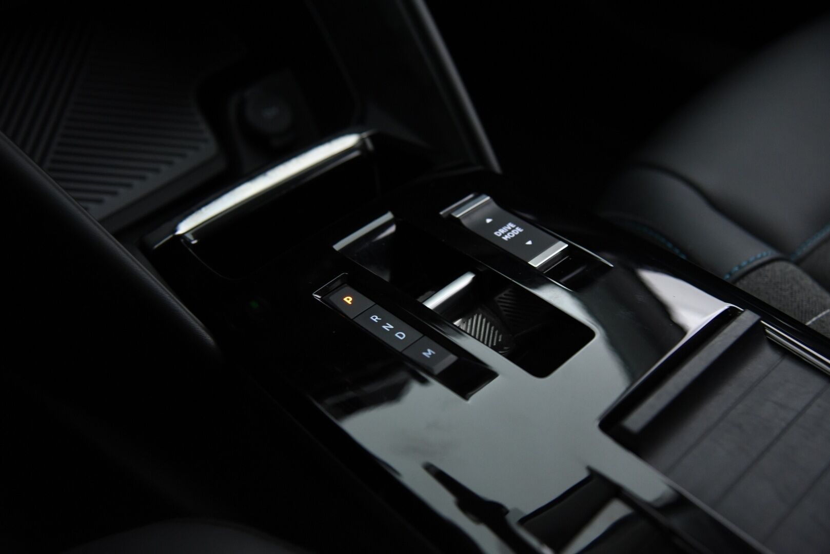 Citroen C4 2021 PureTech 130 Feel Pack / LED / Vakkari / HUD / P.kamera /  Apple & Android - Siisti Suomi-auto merkkiliikkeen huoltohistorialla! 
