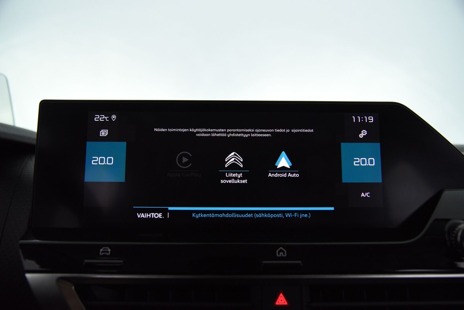 Citroen C4 2021 PureTech 130 Feel Pack / LED / Vakkari / HUD / P.kamera /  Apple & Android - Siisti Suomi-auto merkkiliikkeen huoltohistorialla! 