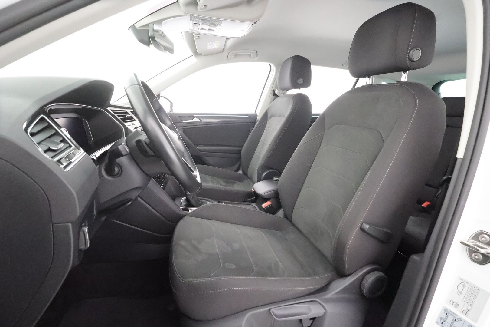 Volkswagen Tiguan 2021 Style eHybrid 180 kW DSG-automaatti - 1-OM Suomi-auto | ACC | Matrix | 360 | Kaistavahti | Digimittaristo | Keyless | 2x Latauskaapelit | Kahdet renkaat