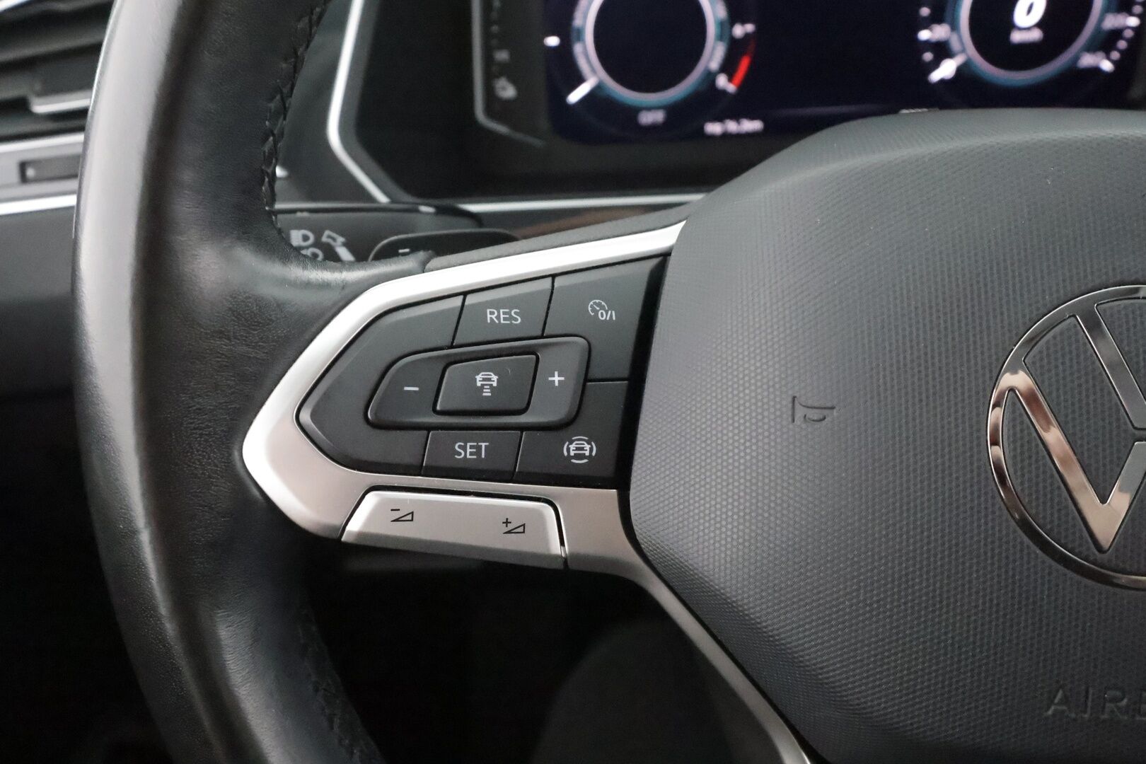 Volkswagen Tiguan 2021 Style eHybrid 180 kW DSG-automaatti - 1-OM Suomi-auto | ACC | Matrix | 360 | Kaistavahti | Digimittaristo | Keyless | 2x Latauskaapelit | Kahdet renkaat
