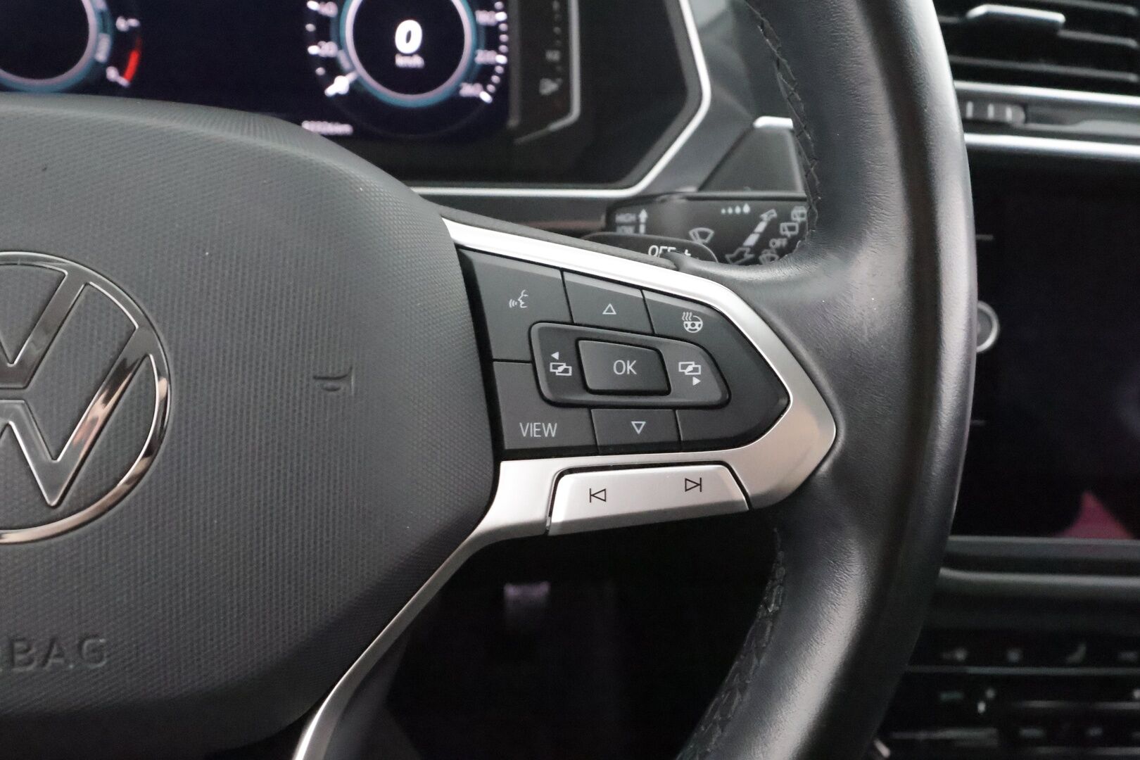 Volkswagen Tiguan 2021 Style eHybrid 180 kW DSG-automaatti - 1-OM Suomi-auto | ACC | Matrix | 360 | Kaistavahti | Digimittaristo | Keyless | 2x Latauskaapelit | Kahdet renkaat