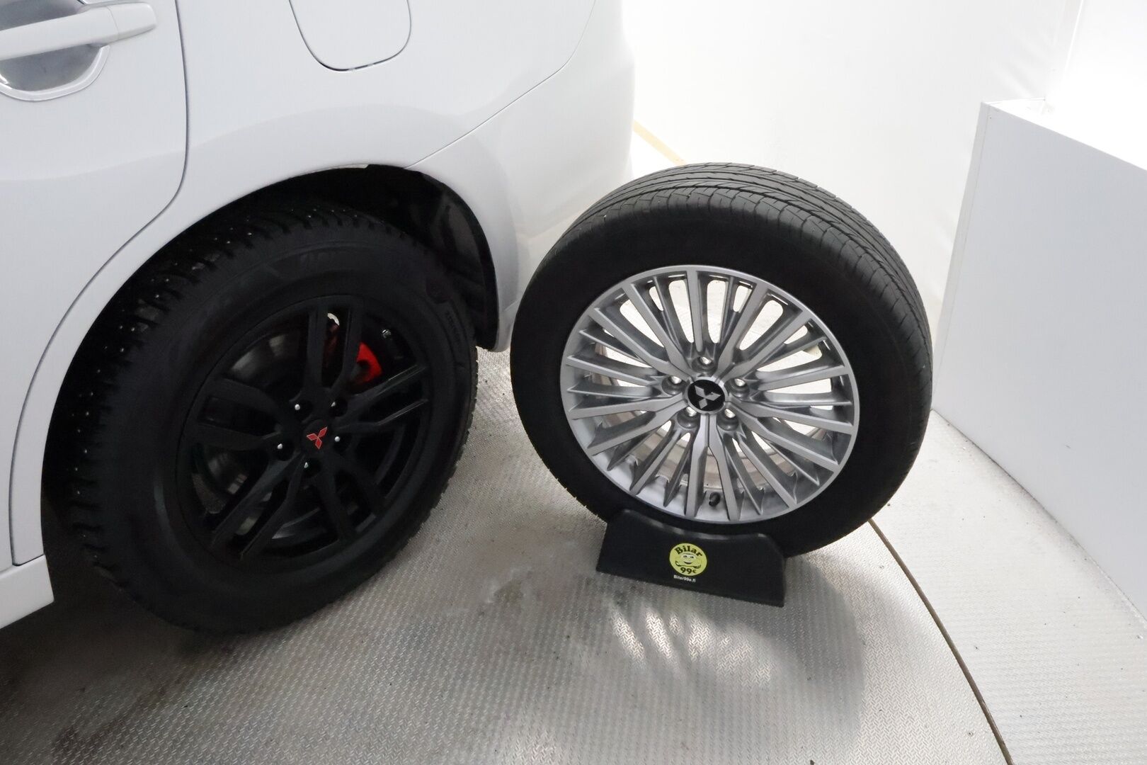 Mitsubishi OUTLANDER PHEV 2019 Business X 4WD 5P - Timanttinahat | EV Remote | Lohko & Sisäpistoke | Vetokoukku | 360-Kamera | Hyvät varusteet!
