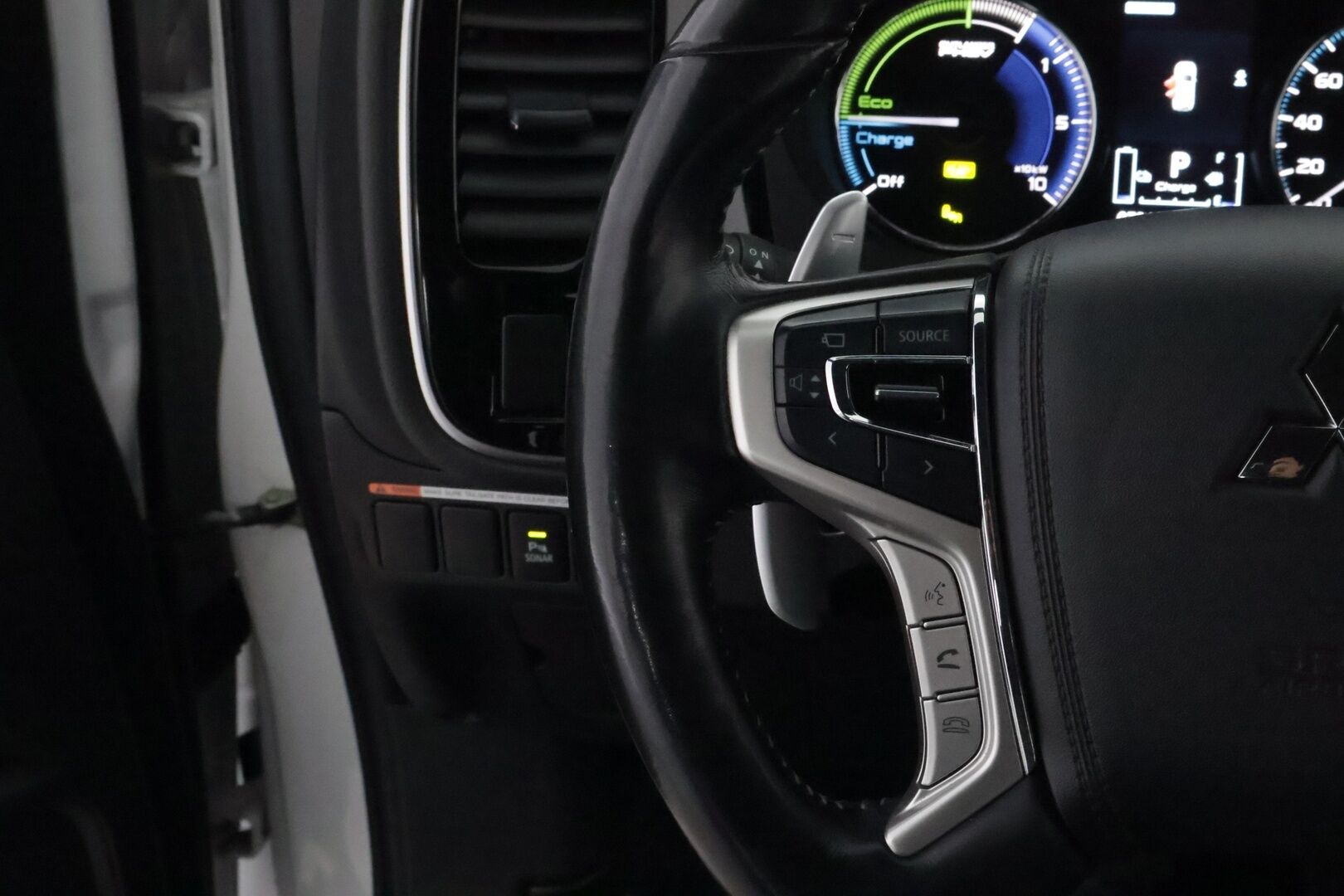 Mitsubishi OUTLANDER PHEV 2019 Business X 4WD 5P - Timanttinahat | EV Remote | Lohko & Sisäpistoke | Vetokoukku | 360-Kamera | Hyvät varusteet!