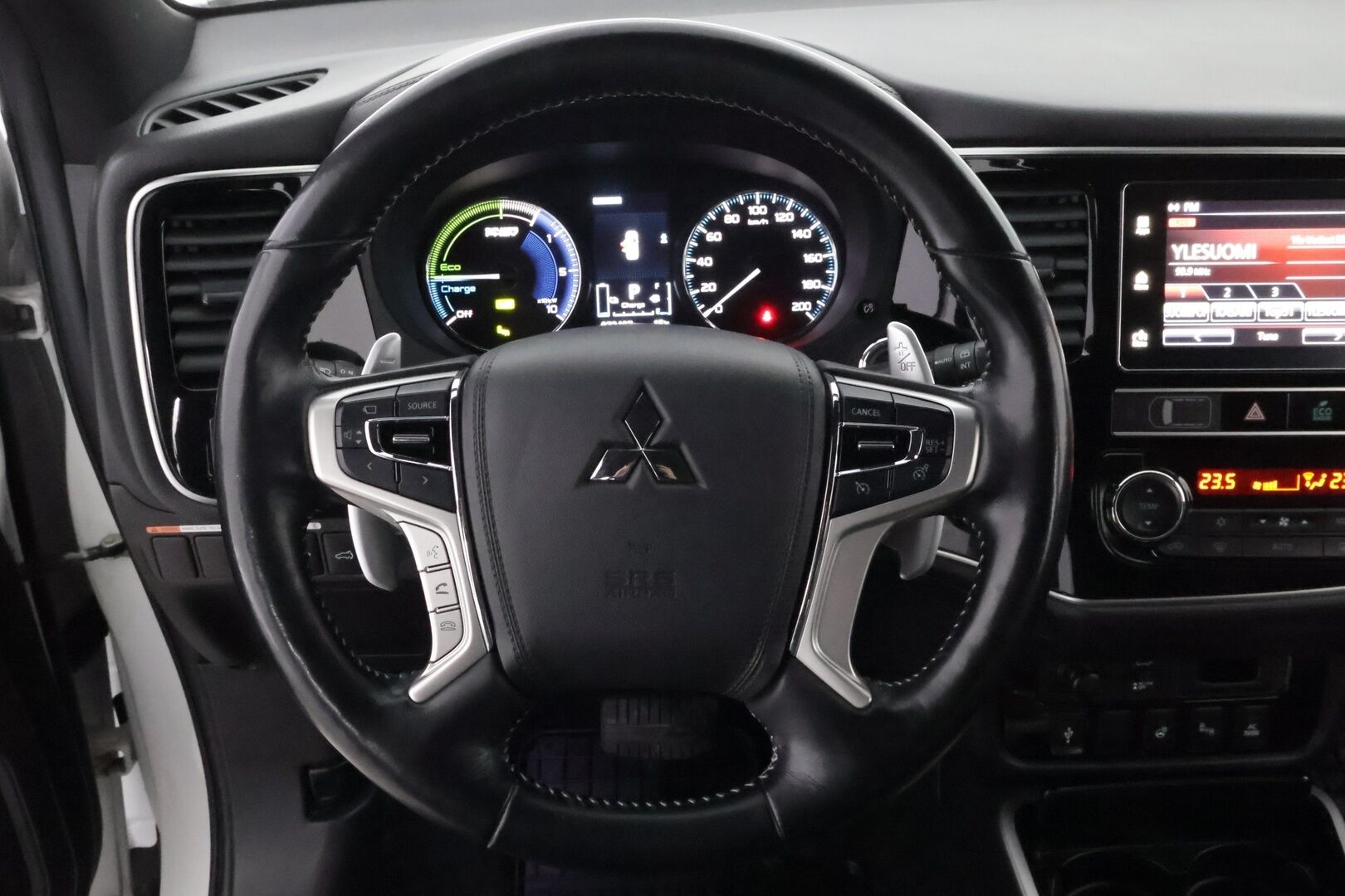 Mitsubishi Outlander 2019 Business X 4WD 5P * Timanttinahat / EV Remote / Lohko & Sisäpistoke / Vetokoukku / 360-Kamera / Hyvät varusteet! - 2x Hyvät Renkaat Aluvantein / Juuri tullut Tampereelle!