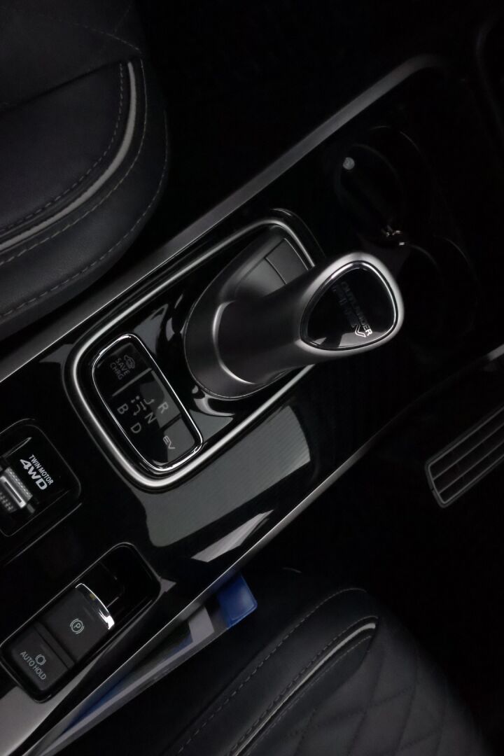 Mitsubishi OUTLANDER PHEV 2019 Business X 4WD 5P - Timanttinahat | EV Remote | Lohko & Sisäpistoke | Vetokoukku | 360-Kamera | Hyvät varusteet!