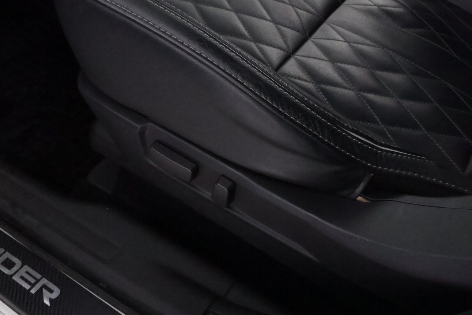 Mitsubishi OUTLANDER PHEV 2019 Business X 4WD 5P * Timanttinahat / EV Remote / Lohko & Sisäpistoke / Vetokoukku / 360-Kamera / Hyvät varusteet! - 2x Hyvät Renkaat Aluvantein / Juuri tullut Tampereelle! - HULLUT AVAJAISHULINAT KORKOTARJOUS 3,29 %