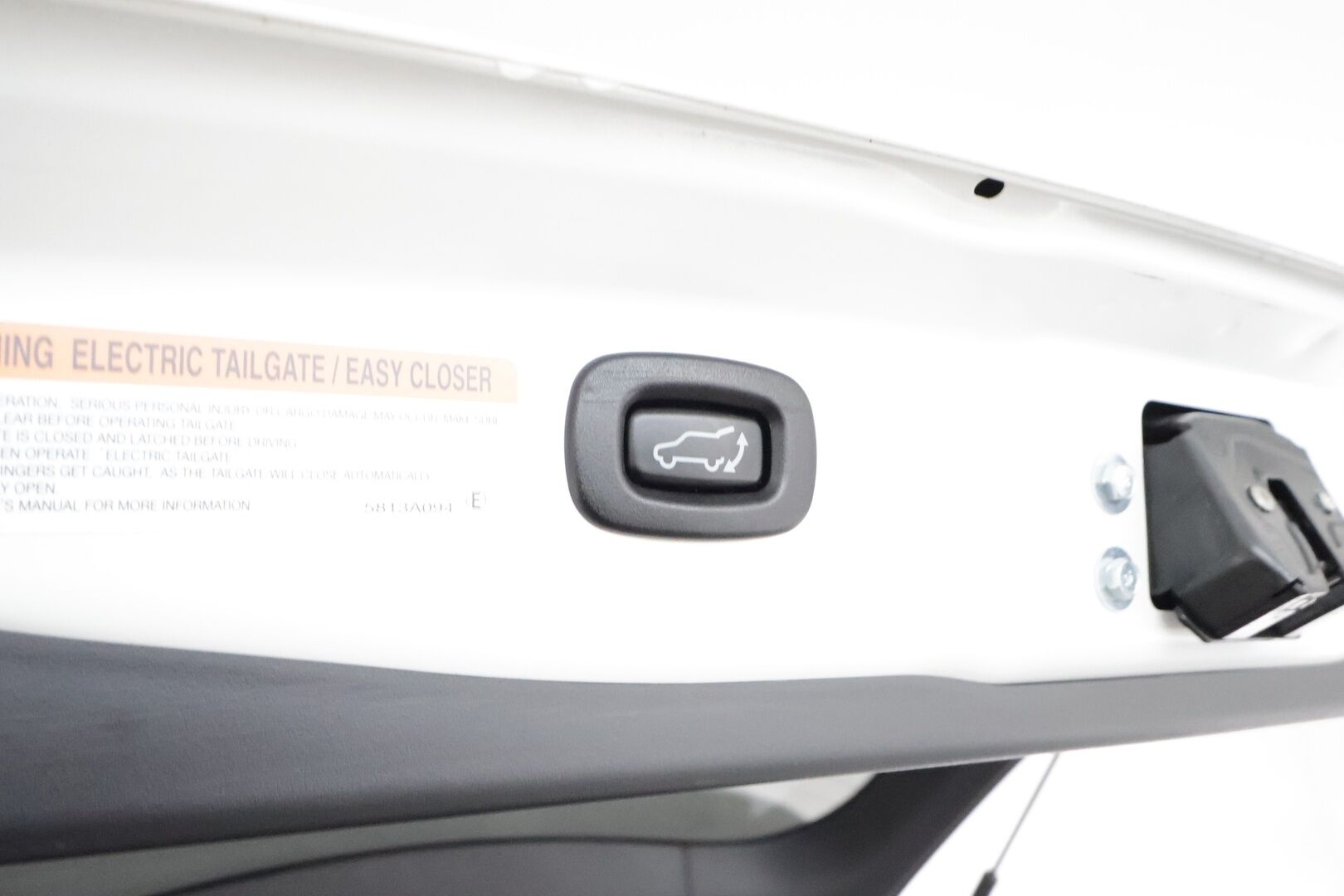 Mitsubishi Outlander PHEV 2019 Business X **Vakkari / 360.kamera / LED / KeylessGo / Timanttinahat / Sähköpenkit / Koukku** - Merkkihuollettu / Kahdet renkaat aluvanteilla
