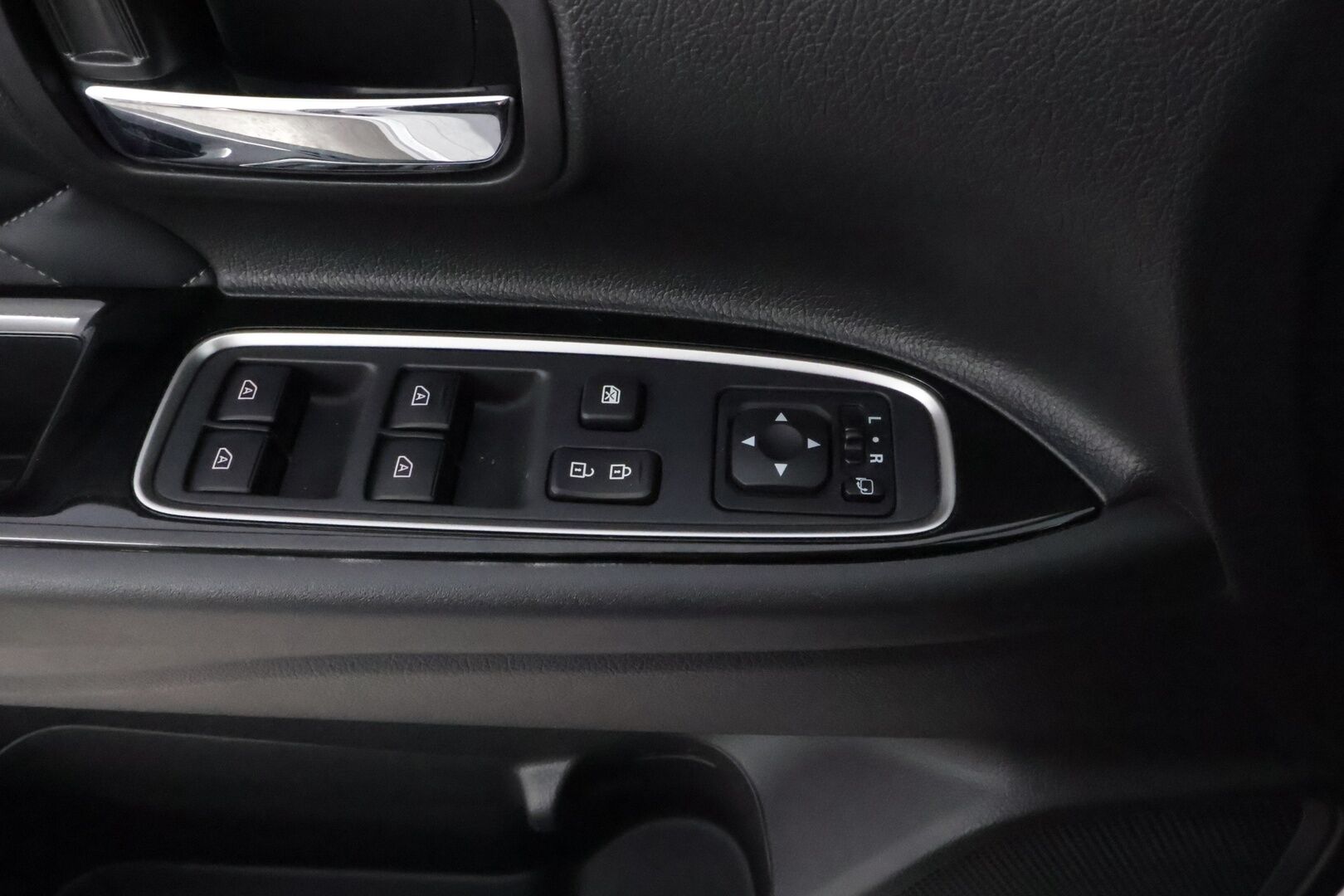 Mitsubishi OUTLANDER PHEV 2019 Business X 4WD 5P - Timanttinahat | EV Remote | Lohko & Sisäpistoke | Vetokoukku | 360-Kamera | Hyvät varusteet!