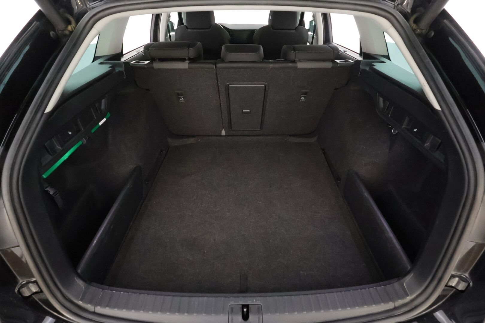 Skoda Octavia 2021 Combi 1,5 TSI Style eTEC DSG * ACC / Kamera / Matrix LED / Webasto / KeylessGo / Digimittaristo / Navi * - Suomi-auto / Kahdet OEM vanteet / Merkkihuollettu