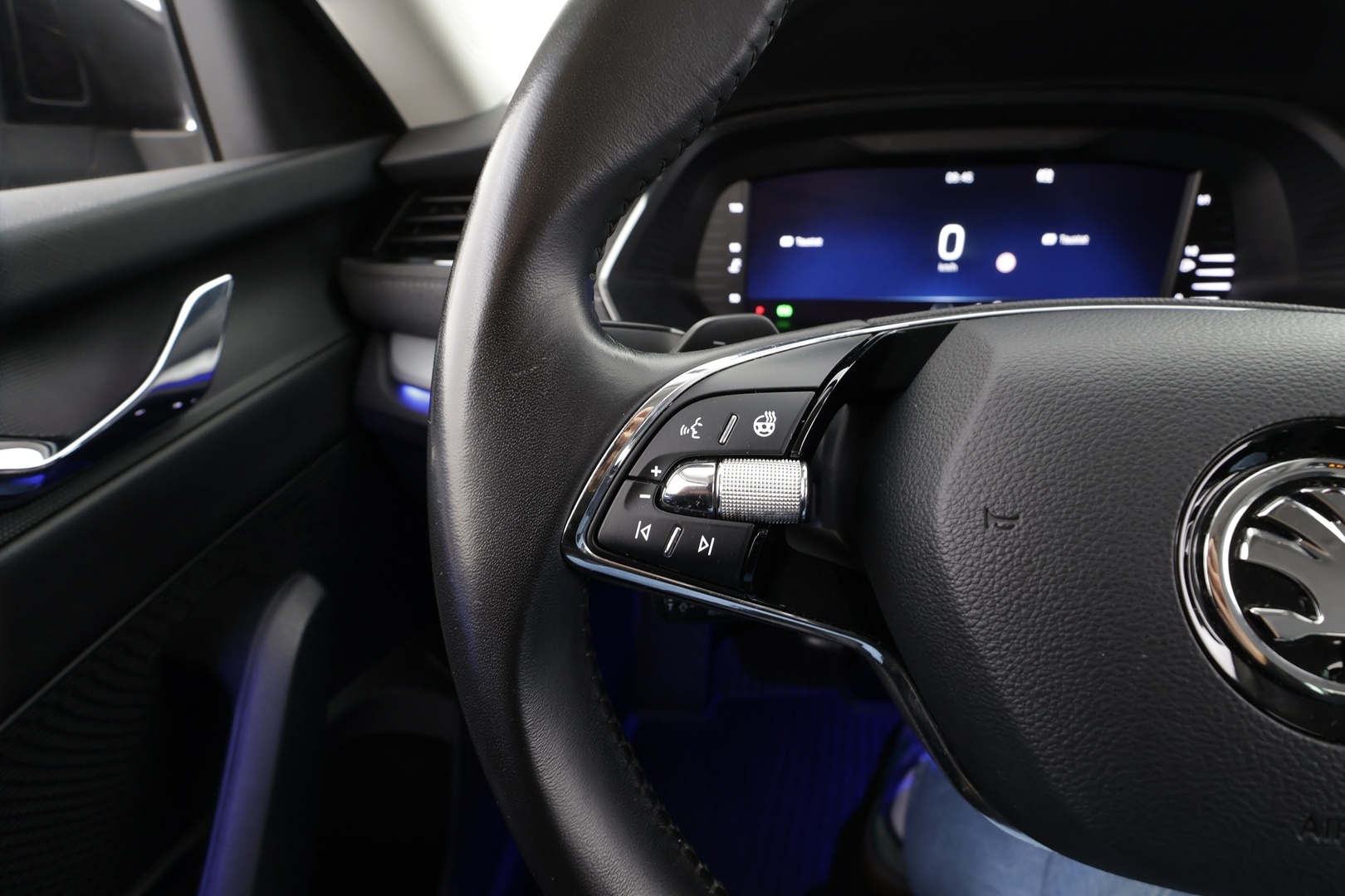 Skoda Octavia 2021 Combi 1,5 TSI Style eTEC DSG * ACC / P.kamera / Matrix LED / Webasto / KeylessGo / Digimittaristo / Navi * - Kahdet renkaat aluvanteilla / Merkkihuollettu - HULLUT BLACKWEEK JATKOT - KORKOTARJOUS 2,49%