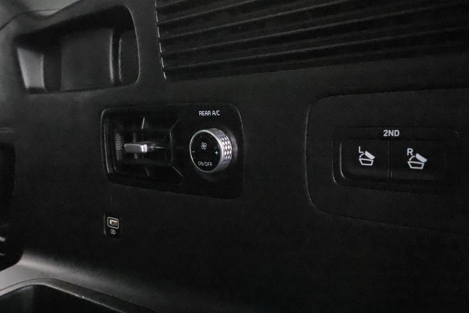 Kia Sorento 2023 1,6 T-GDI Plug-in Hybrid AWD Business Luxury AT 7P * ACC / HUD / 360° / Bose / Panorama / Ilmastoidut nahat / KeylessGo * - 1.Om Suomi-auto / Akku kuntotarkastettu SoH 98.2% / Muistipenkki / Kahdet renkaat aluvanteilla / Merkkihuollettu  / Huippuvarusteet