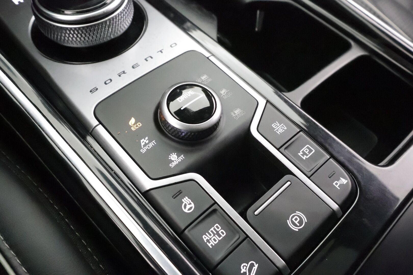 Kia Sorento 2023 1,6 T-GDI Plug-in Hybrid AWD Business Luxury AT 7P * ACC / HUD / 360° / Bose / Panorama / Ilmastoidut nahat / KeylessGo * - 1.Om Suomi-auto / Akku kuntotarkastettu SoH 98.2% / Muistipenkki / Kahdet renkaat aluvanteilla / Merkkihuollettu  / Huippuvarusteet